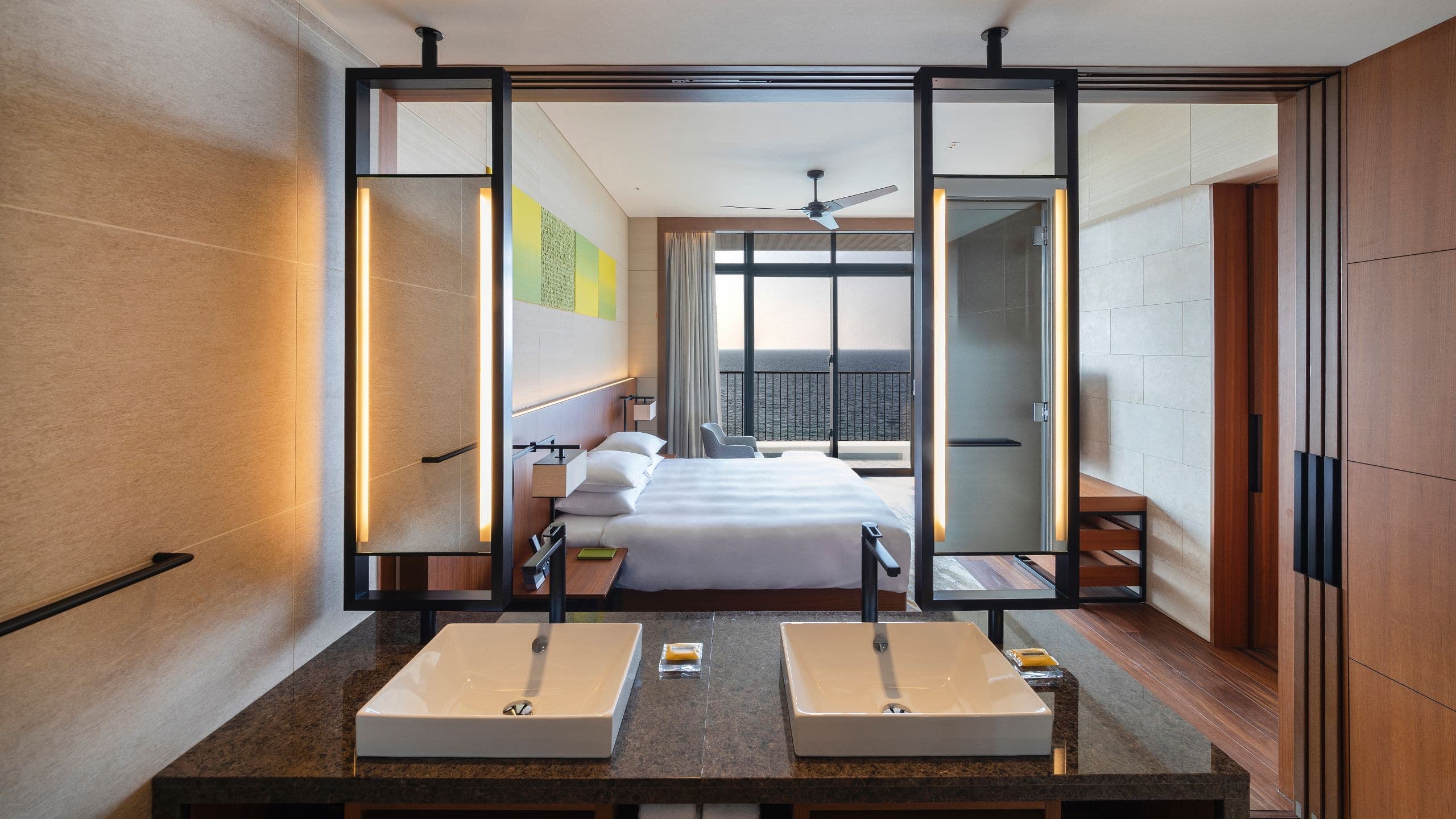 Regency Suite, 1 King Bed - Image 4