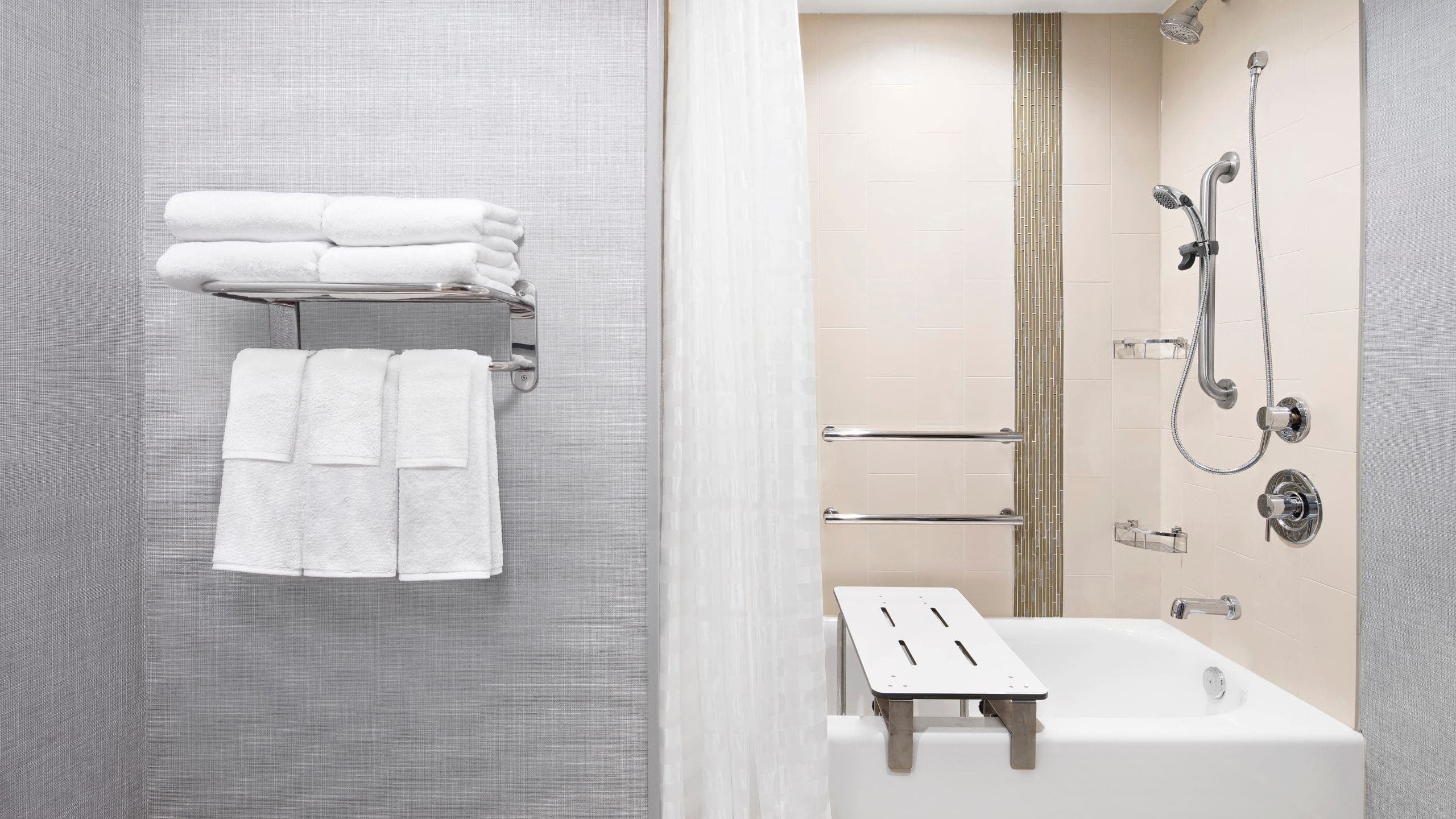 Accessible | Two Queen Beds / Tub - Image 2