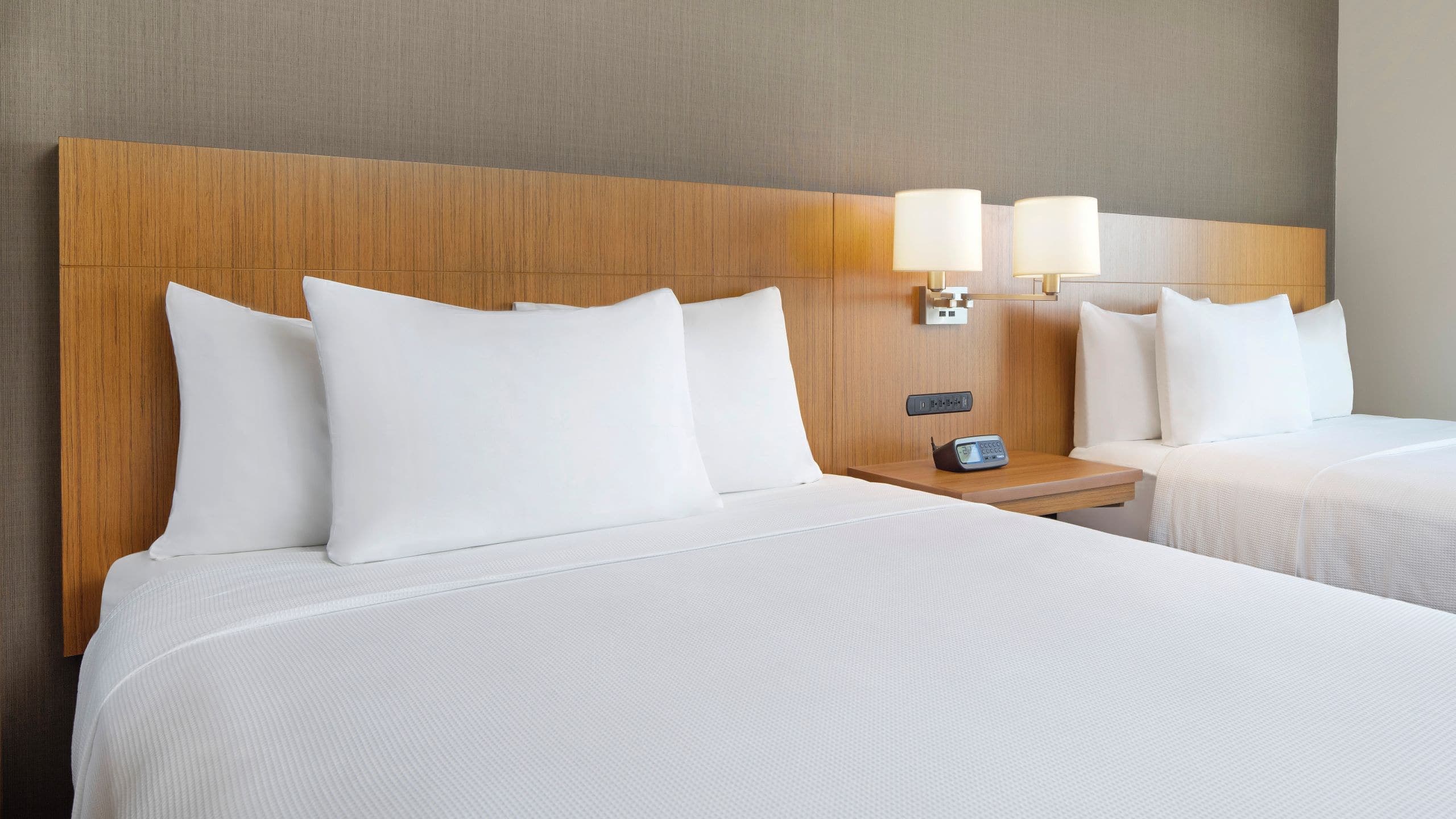 Accessible | Two Queen Beds / Tub - Image 3