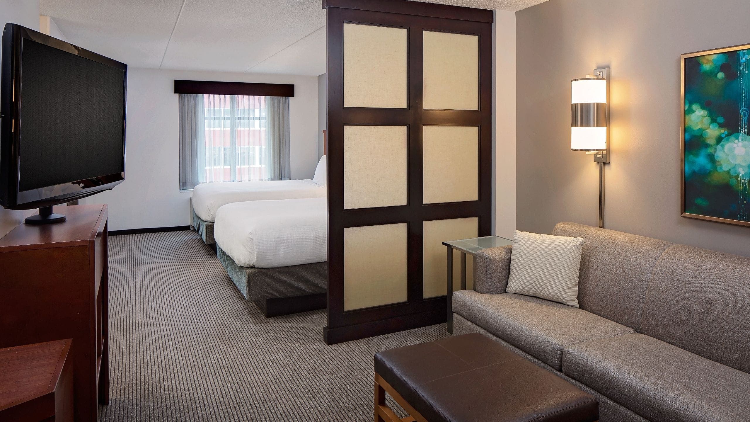 Two Queen Beds (with Sofa Bed) - Image 5