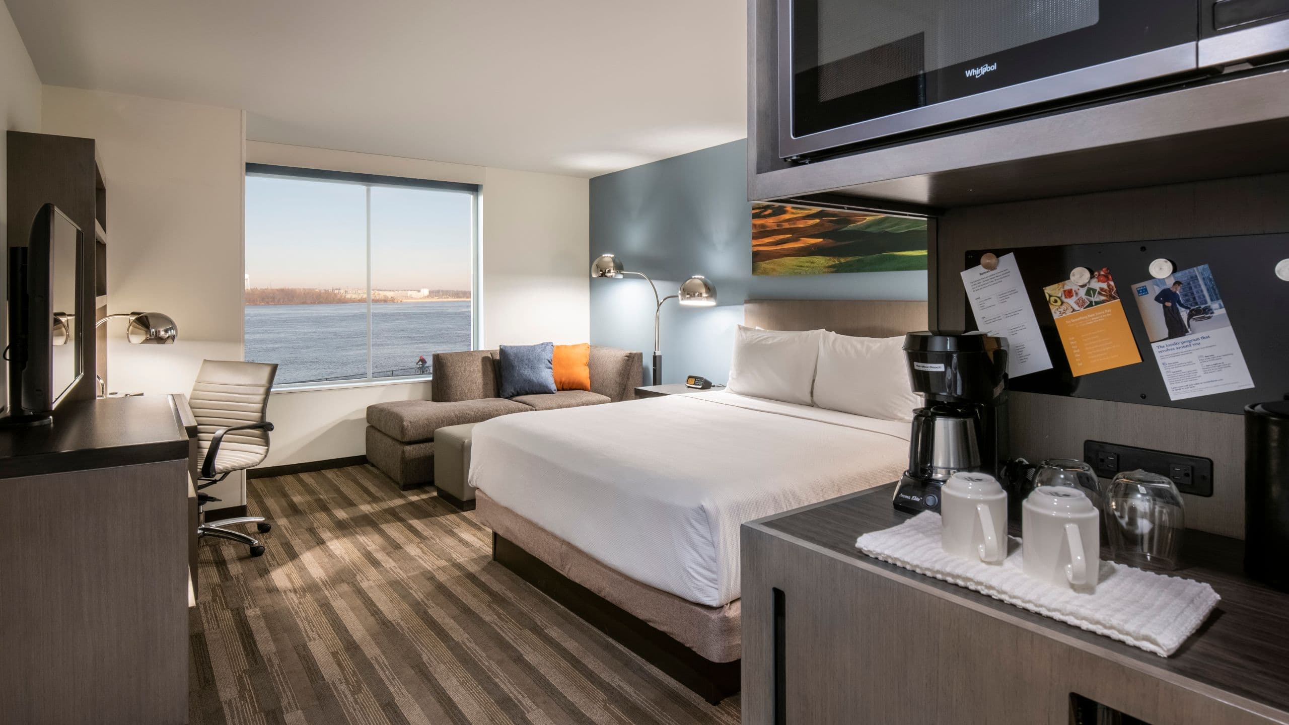 Den Guestroom | King Bed - Image 1