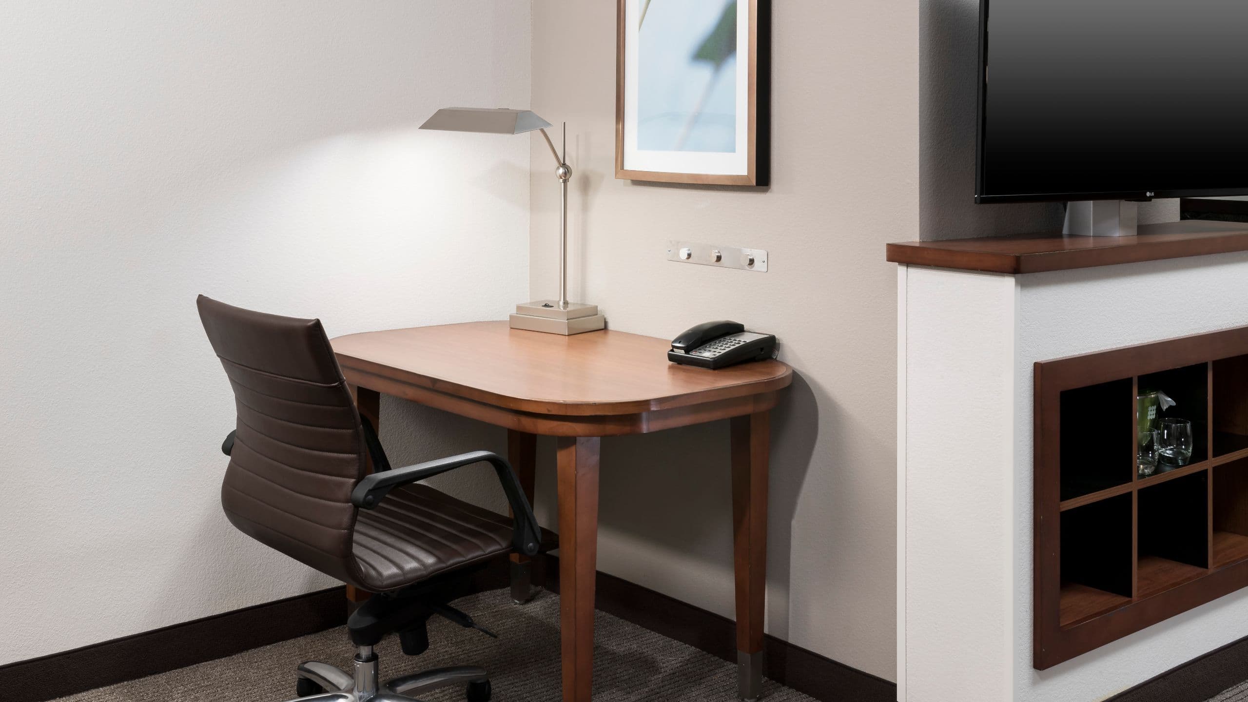 King Bed (with sofa bed) - Image 5