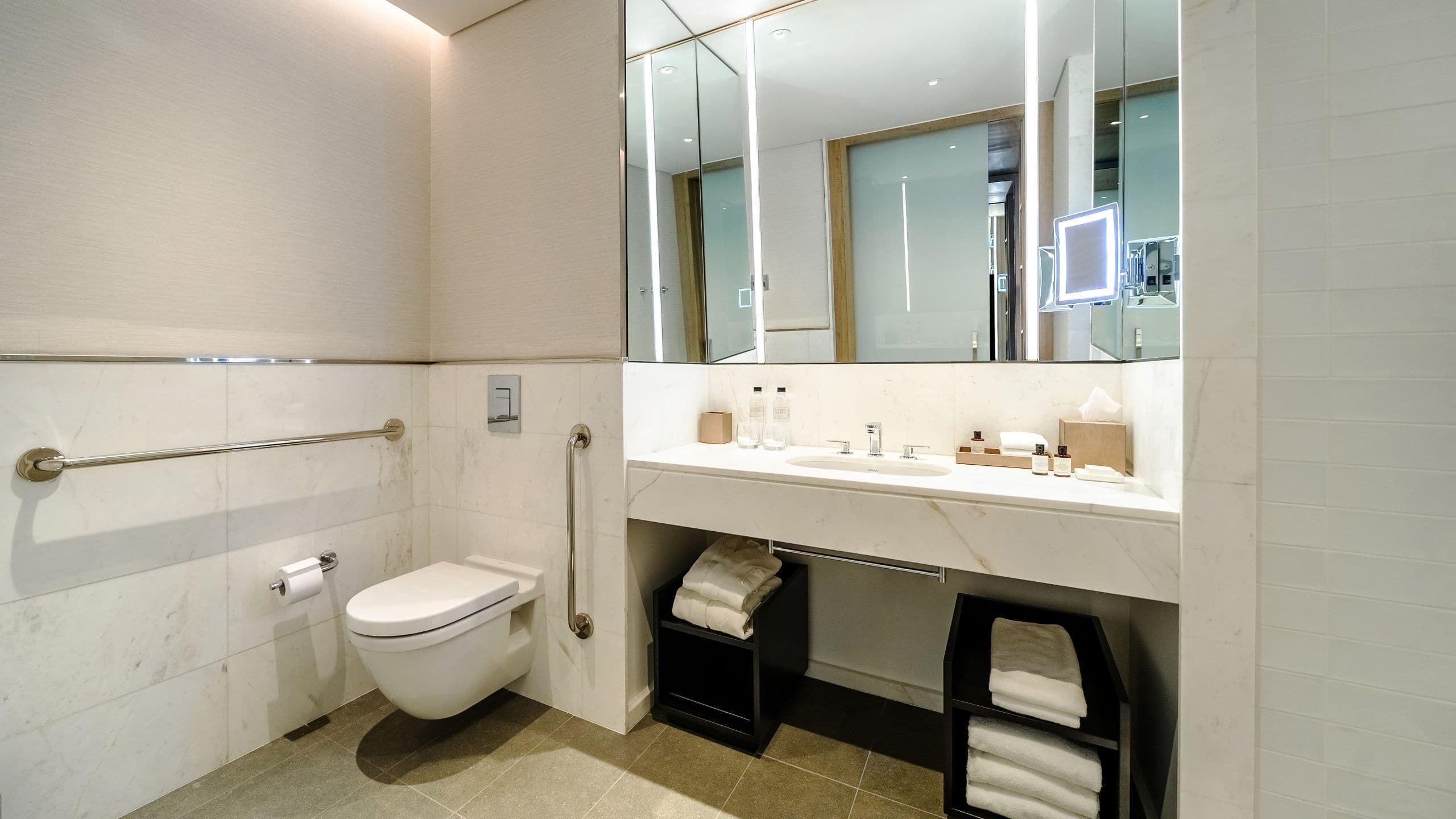 Accessible | Two Double Beds / Roll-In Shower - Image 3