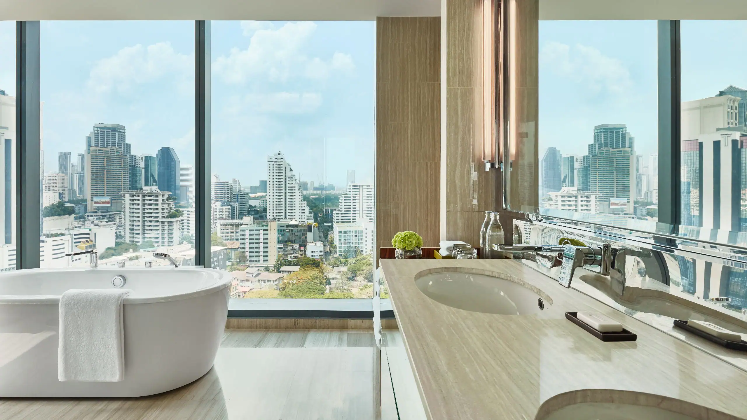 Regency Suite with 1 King Bed - Image 4