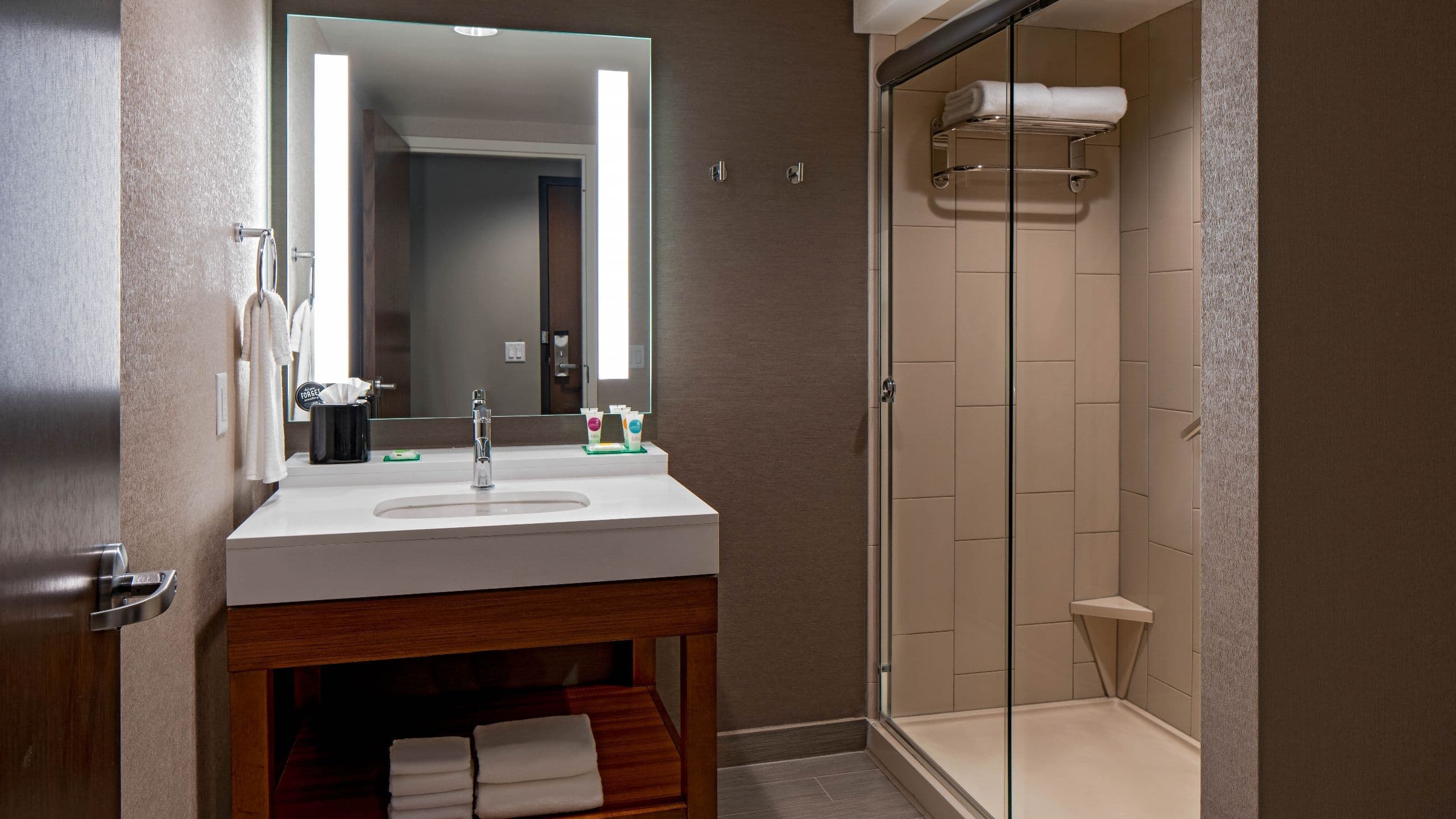 Two Queen Beds - Image 2