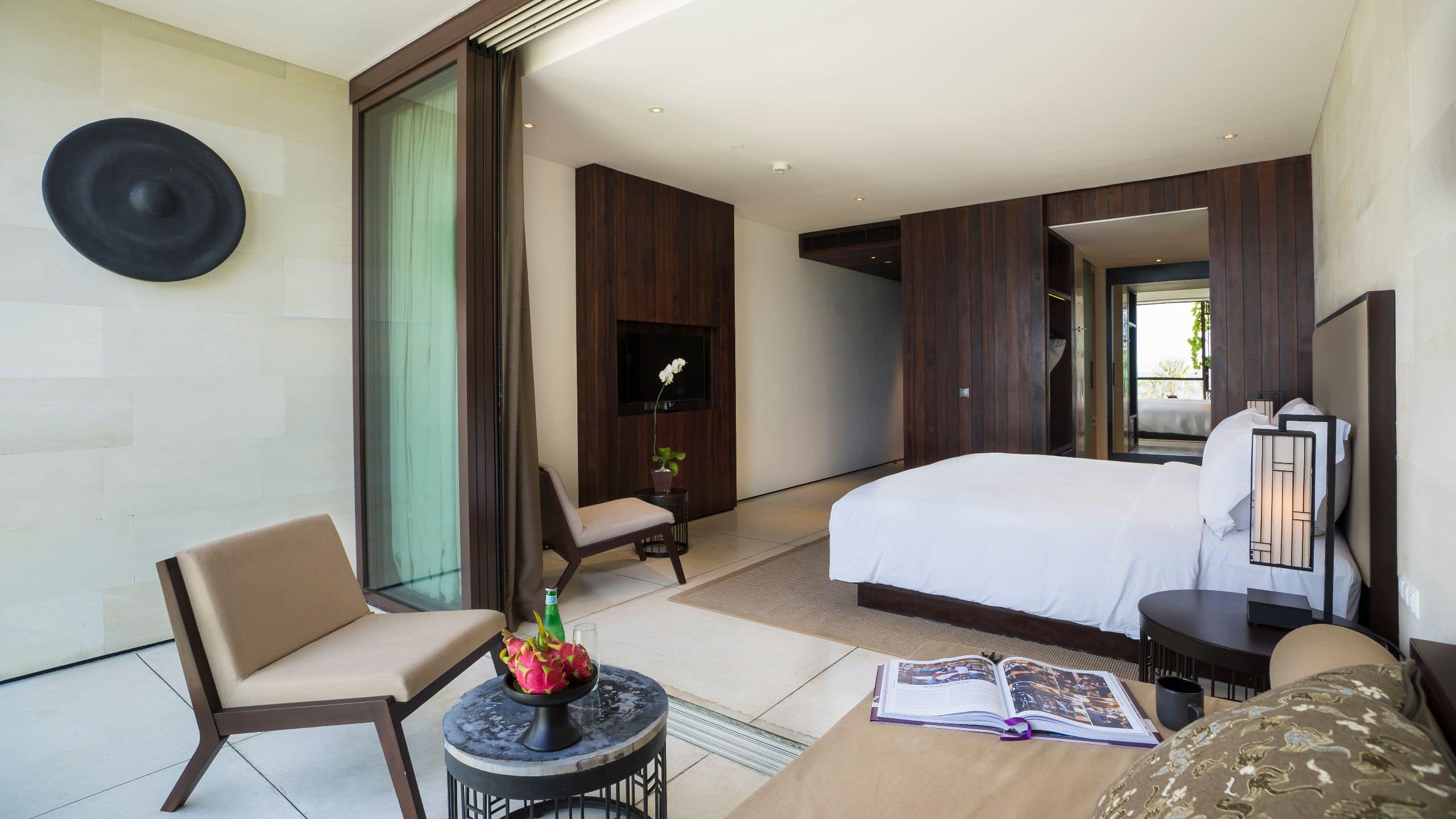1 King Bed, Deluxe - Image 1