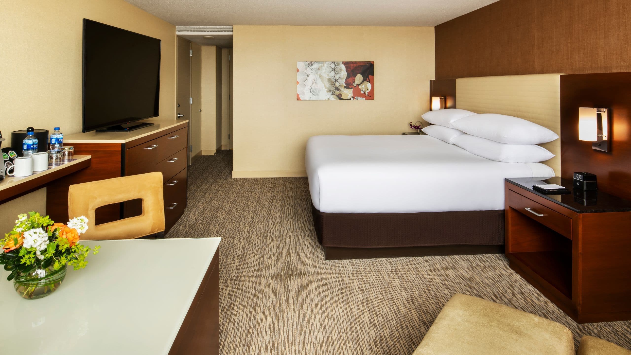 1 King Bed with Accessible Tub - Image 1