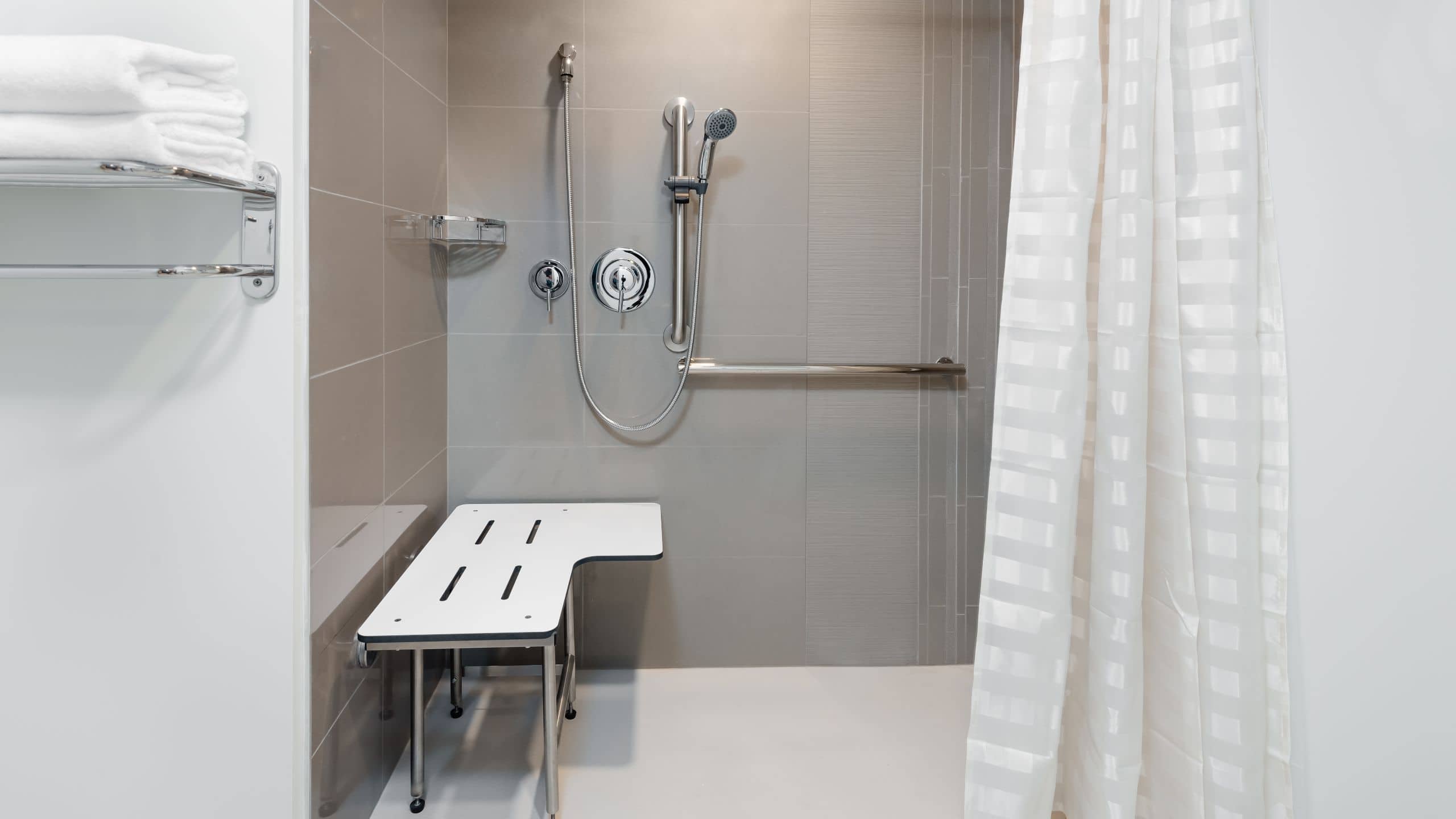Accessible Den | King Bed / Roll-in Shower - Image 4