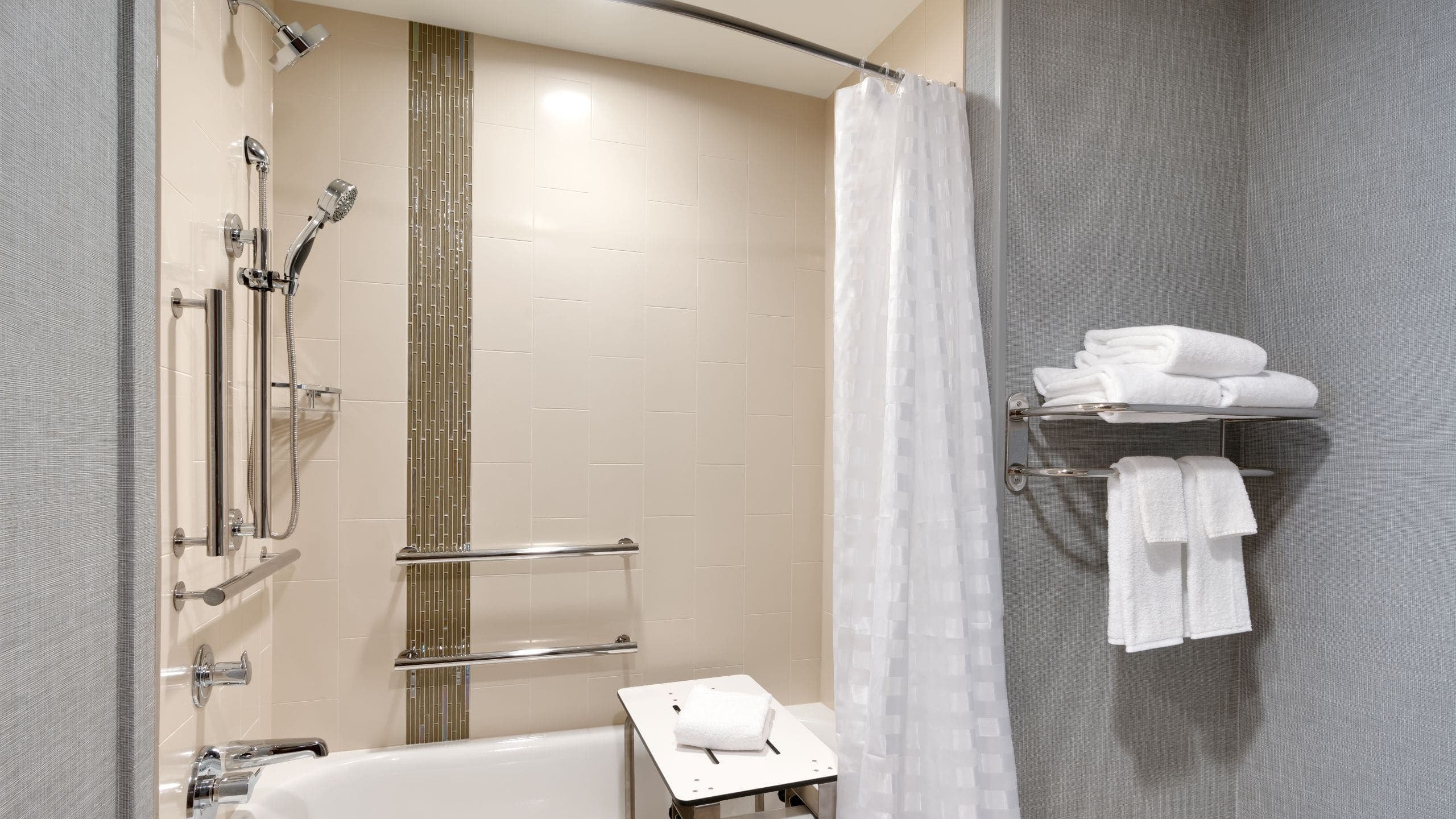 Accessible | Two Queen Beds/Tub (Plus Sofa Bed) - Image 3