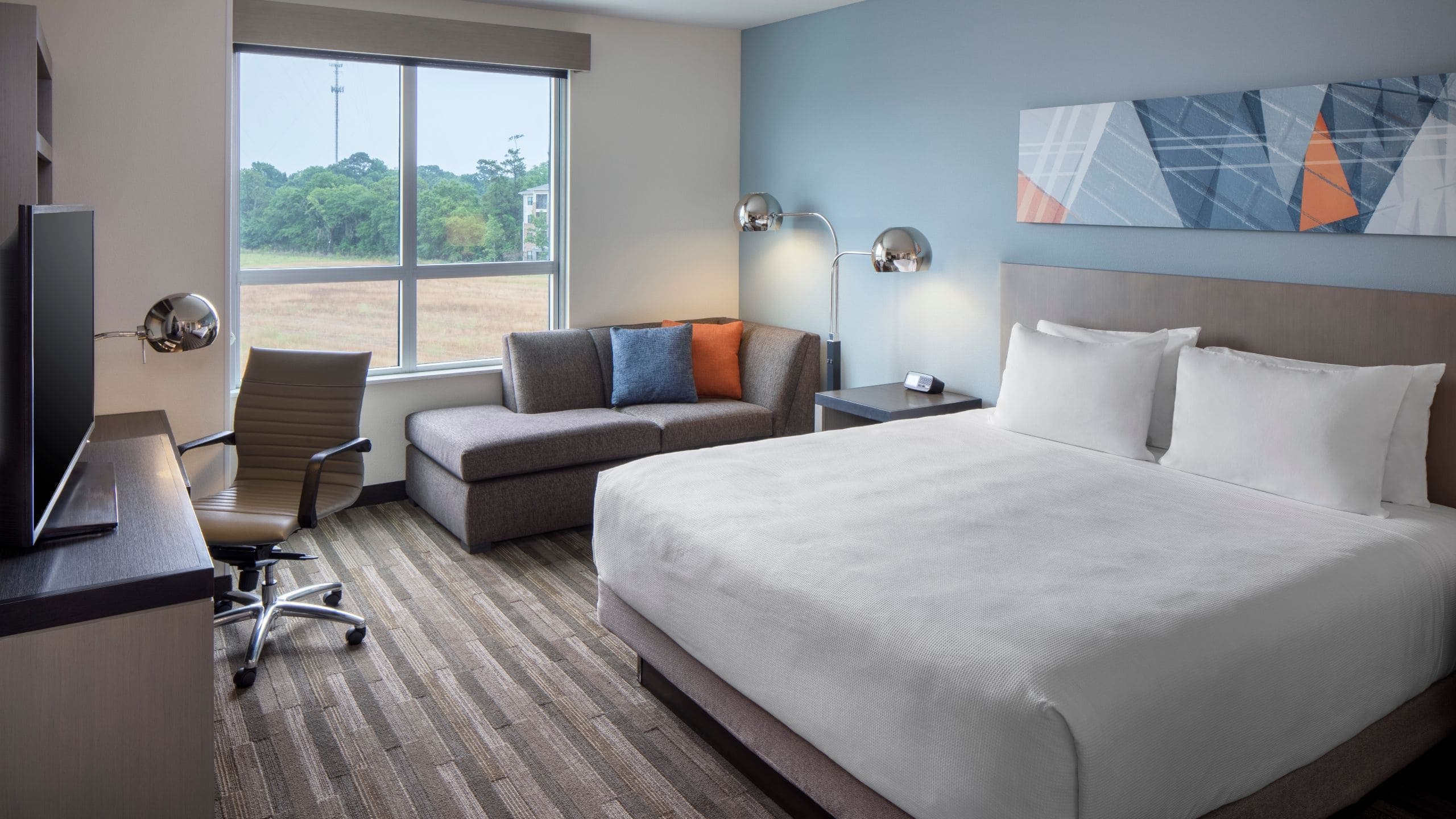 Den Guestroom | King Bed - Image 1