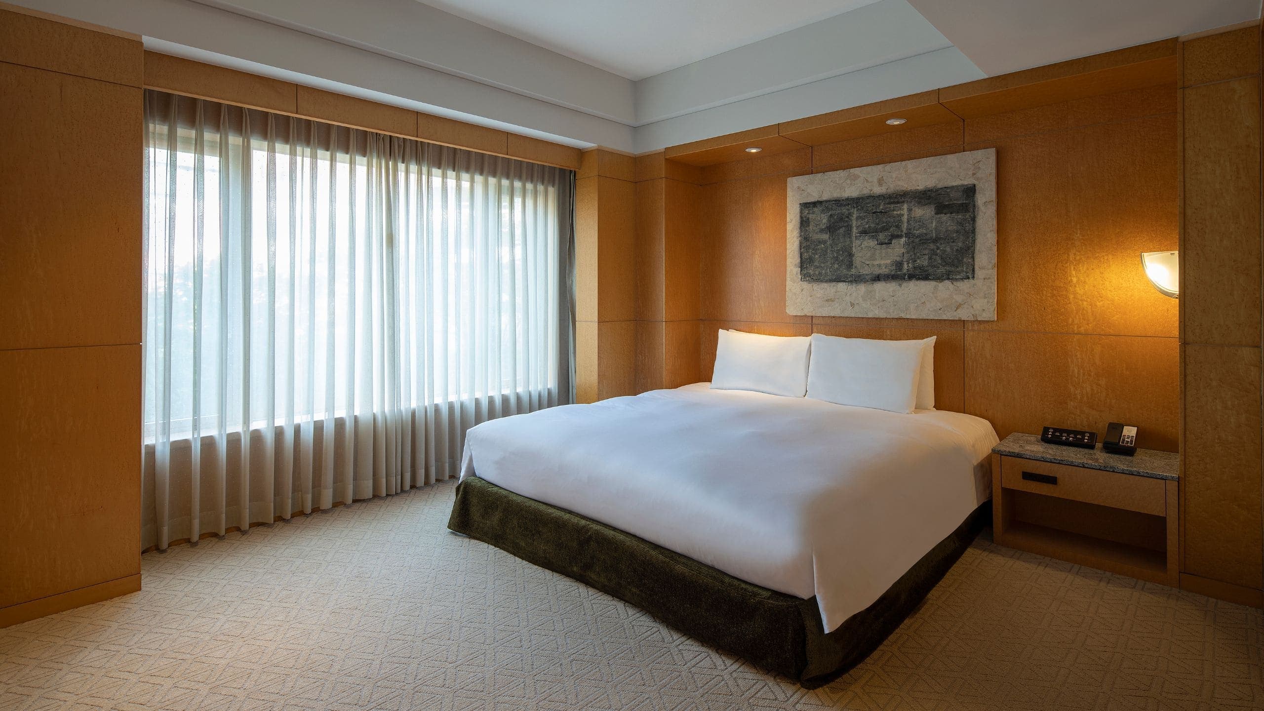 Grand Suite, 1 King Bed - Image 2