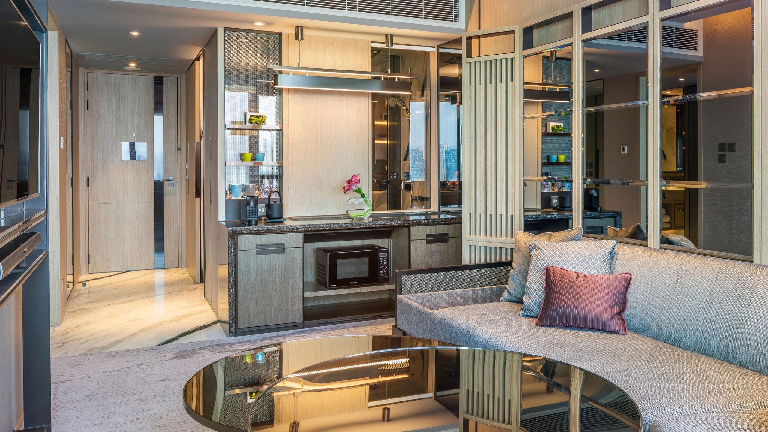 King Suite with 1 King Bed - Image 3