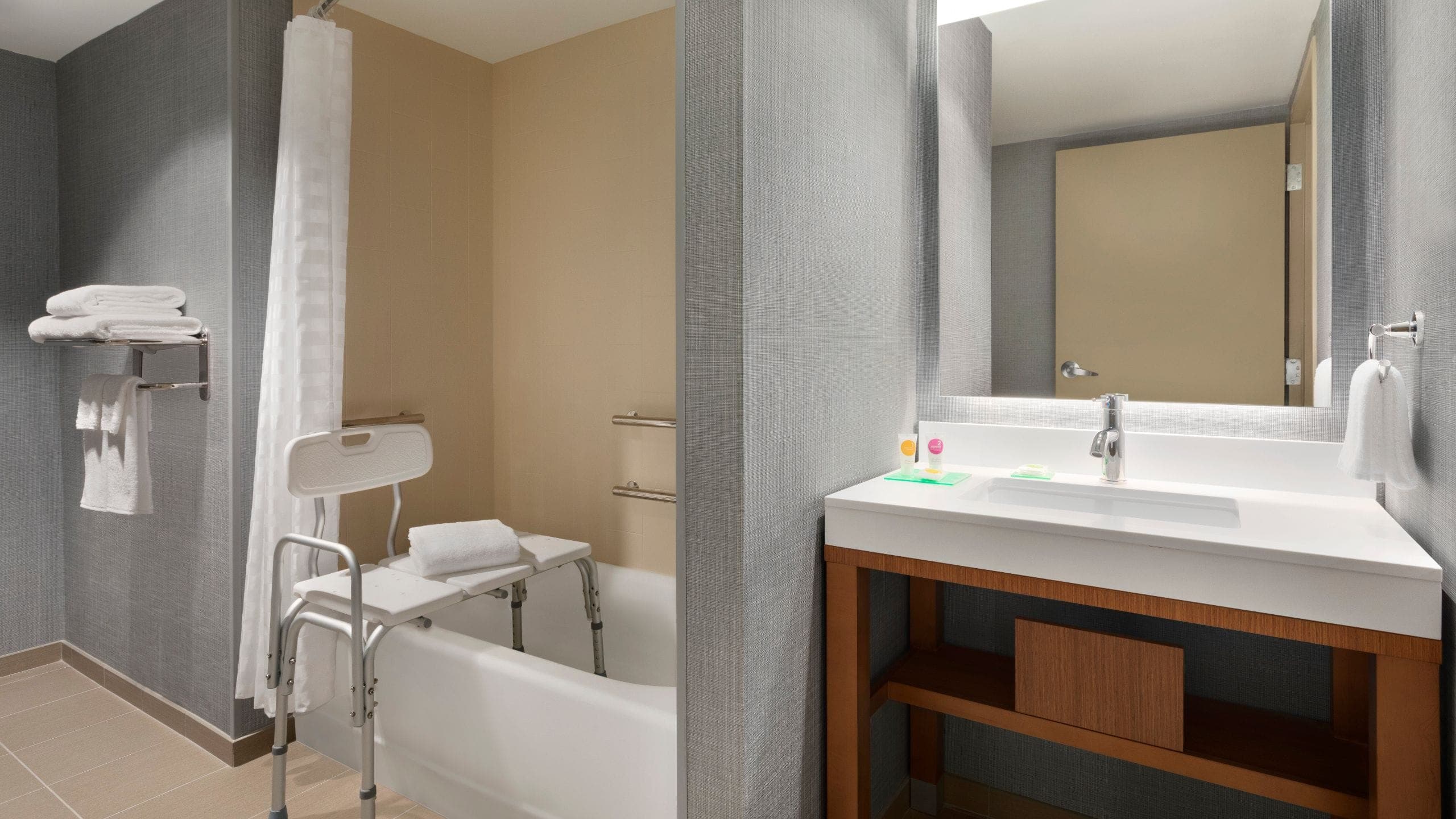 Hyatt Place Virginia Beach Town Center - Image 5