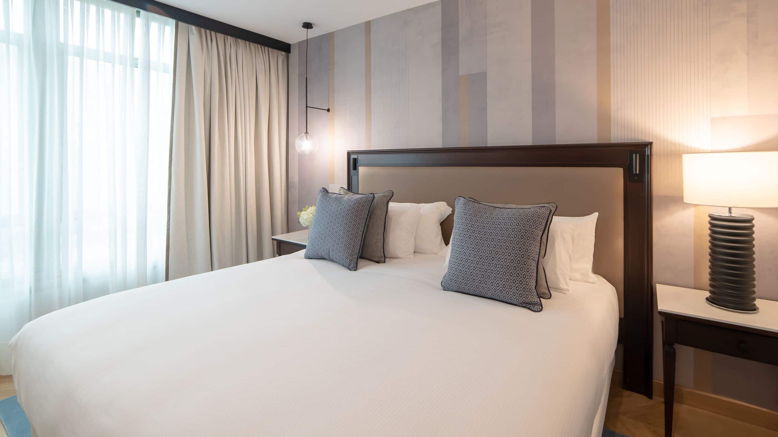 1 King Bed - Image 1