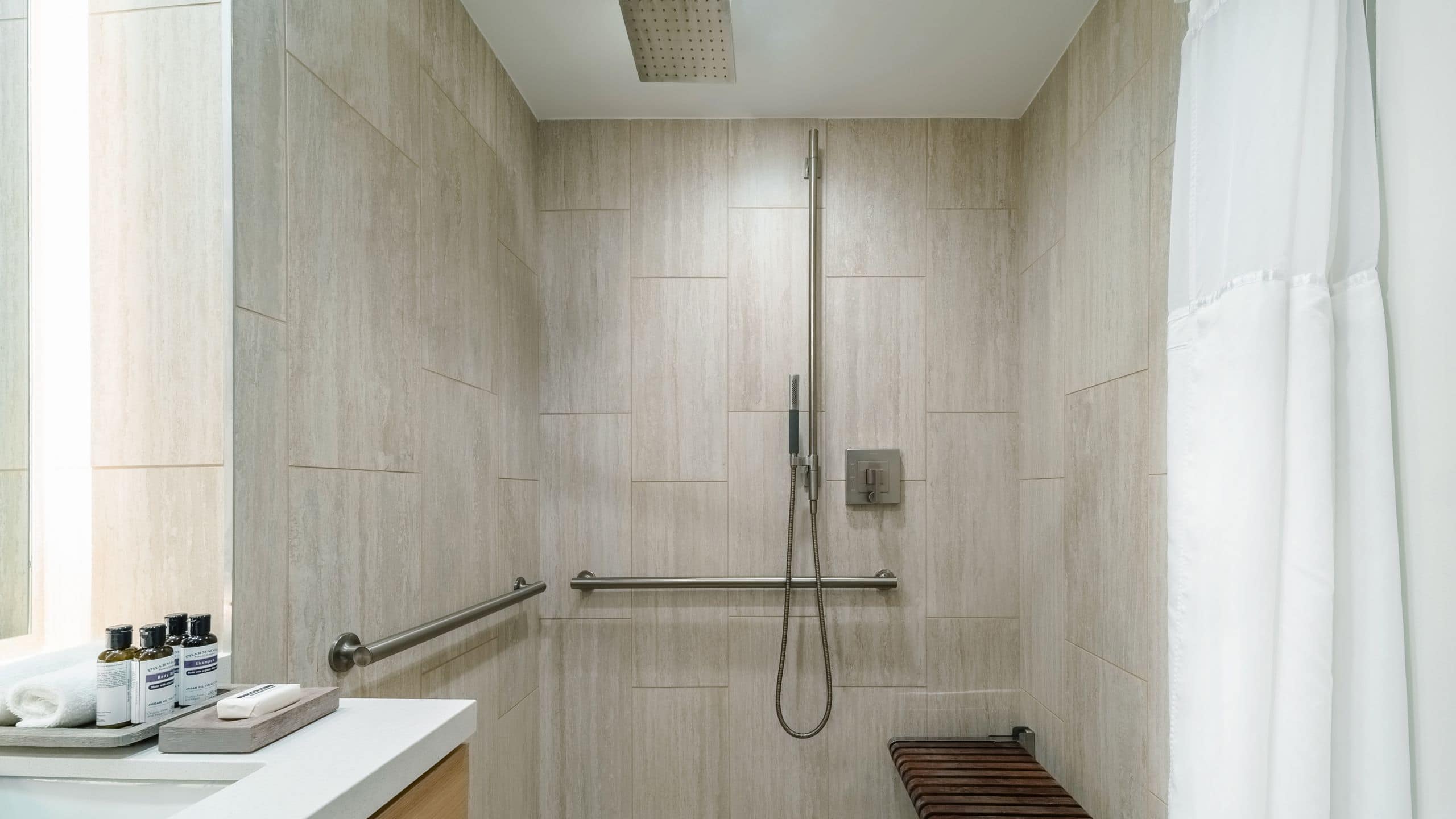 1 King Bed with Garden View - Image 3