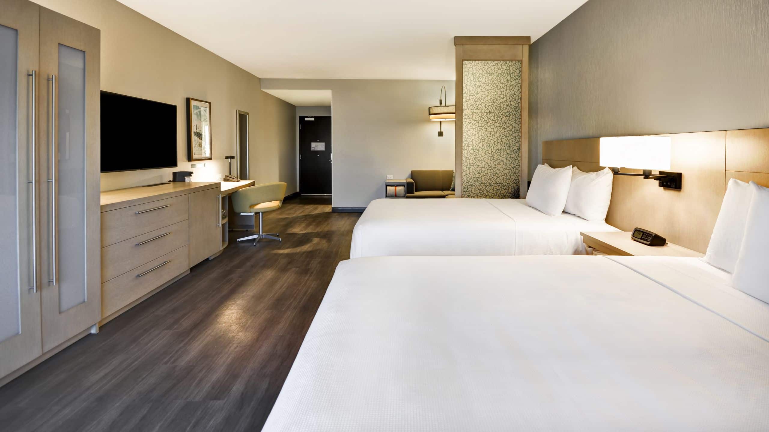 Accessible | Two Queen Beds / Tub - Image 1