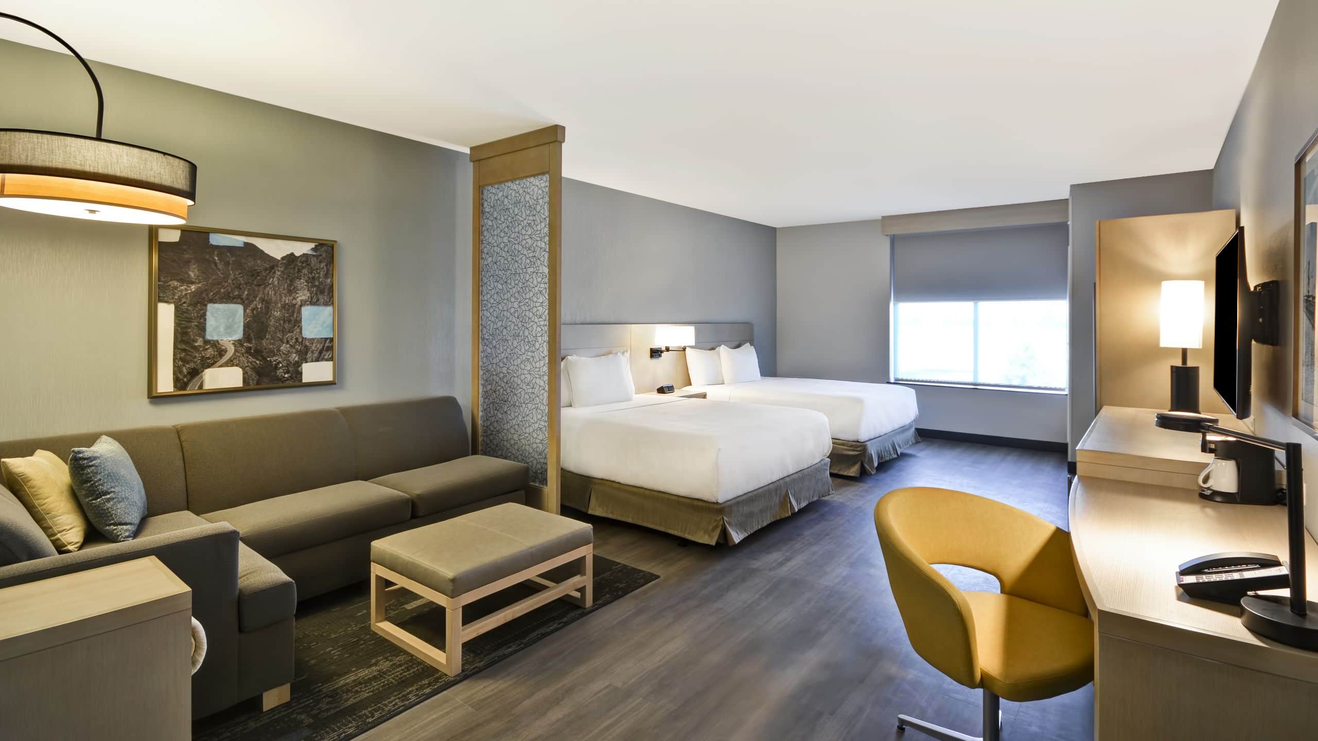 Accessible | Two Queen Beds / Tub - Image 3
