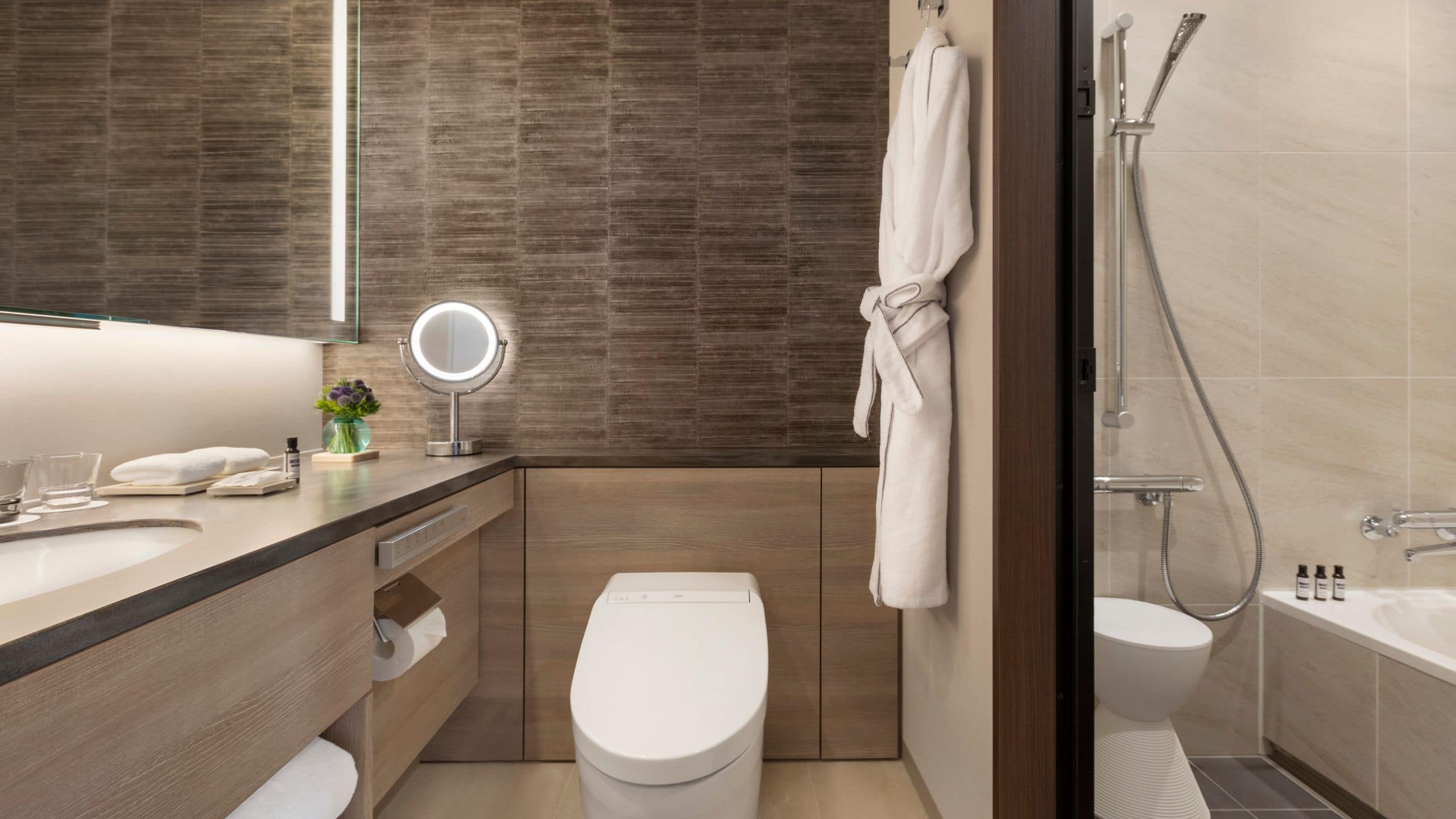 2 Twin Beds - Image 2