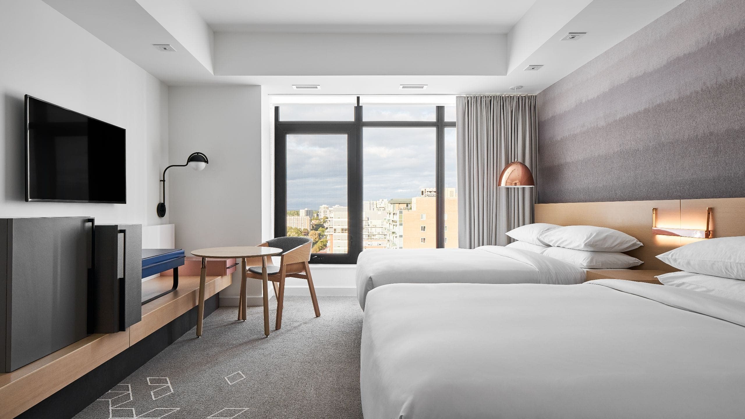 2 Queen Beds - Image 1