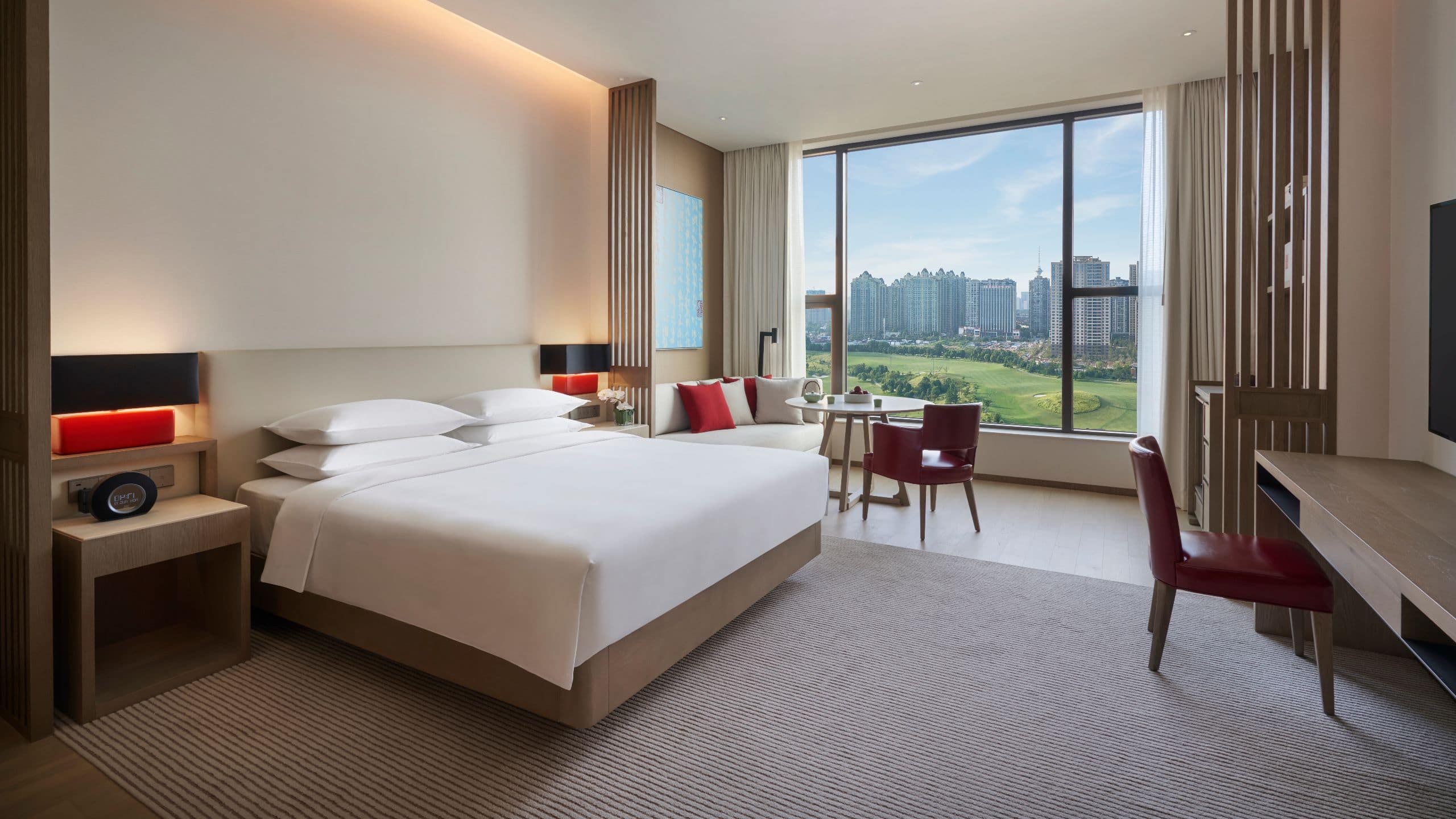 1 King Bed City View - Image 1