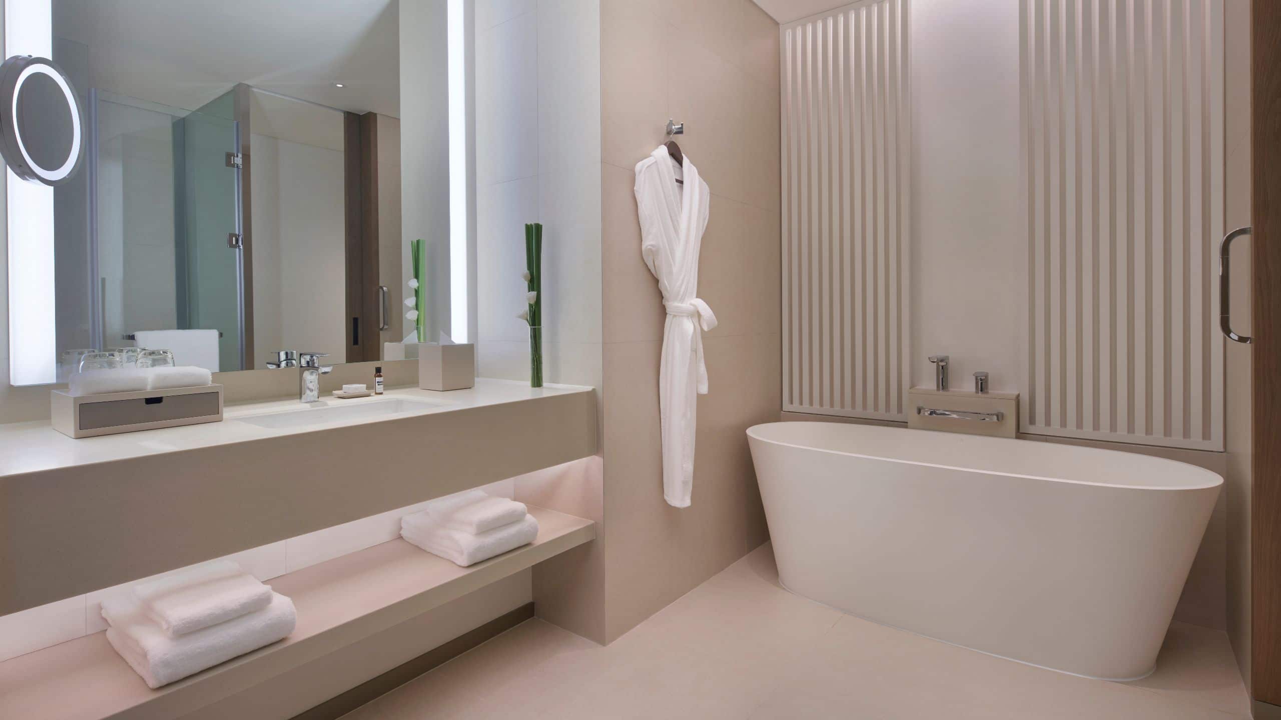 1 King Bed City View - Image 2