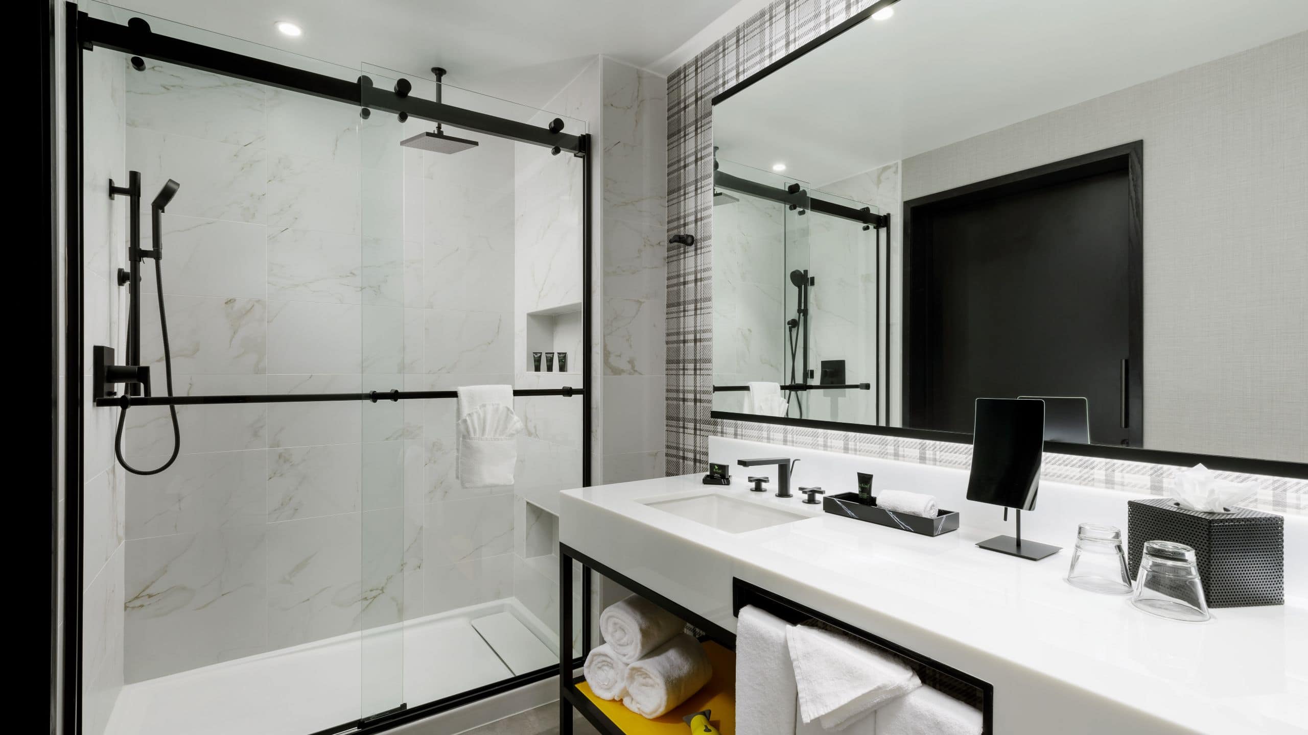 1 King Bed - Image 7