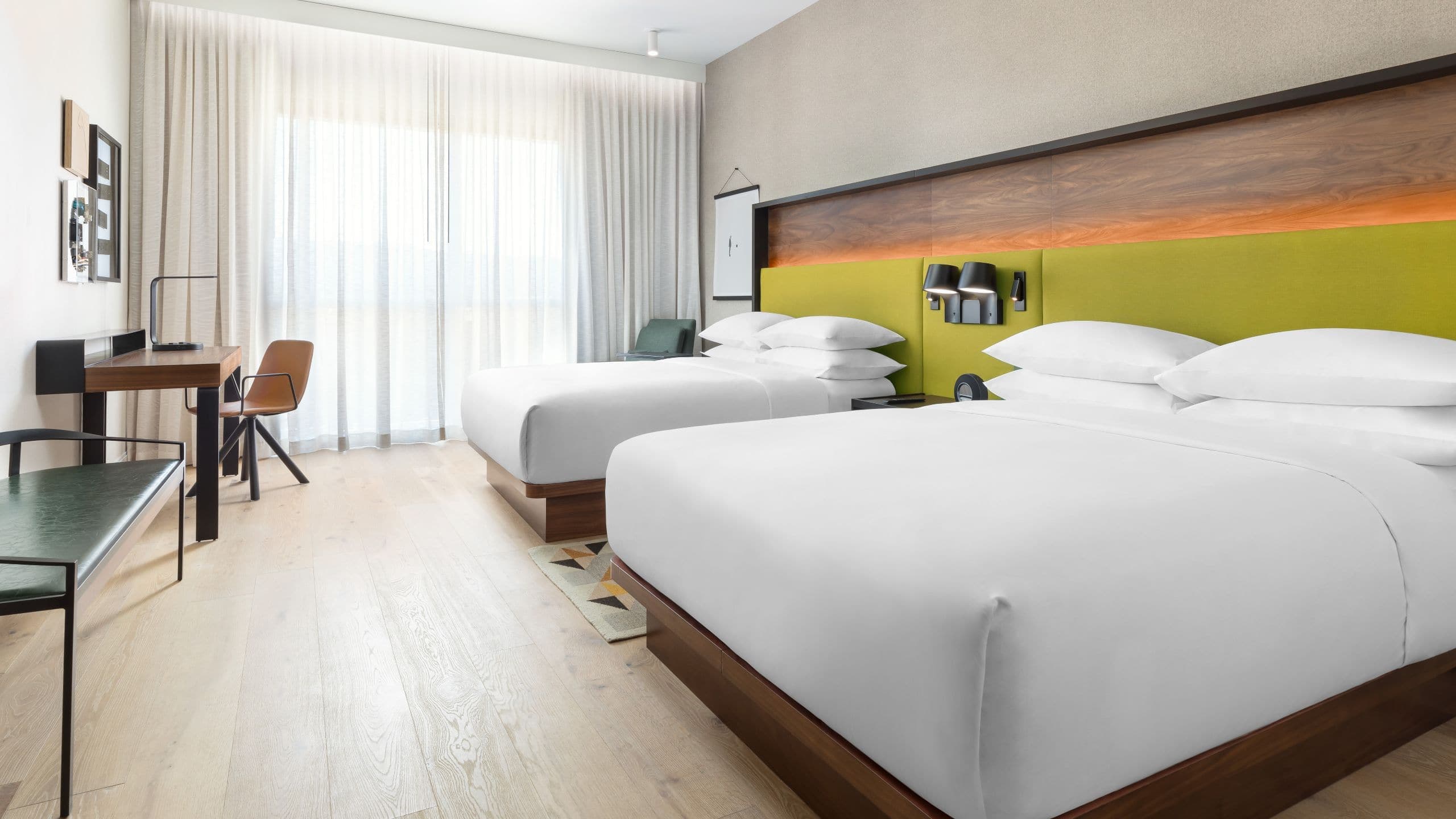 2 Queen Beds - Image 2