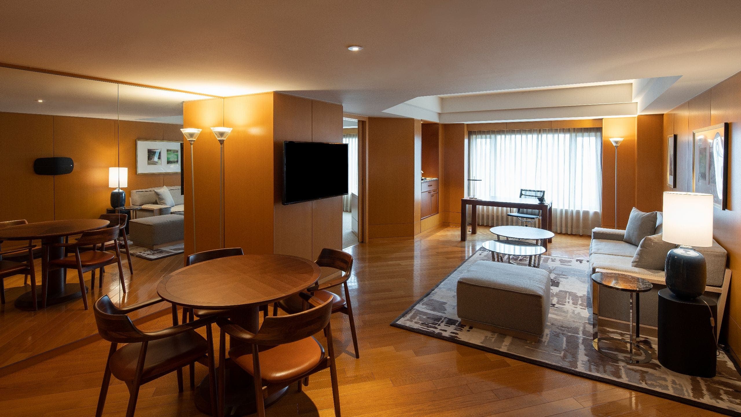 Executive Suite, 2 Twin Beds - Image 1