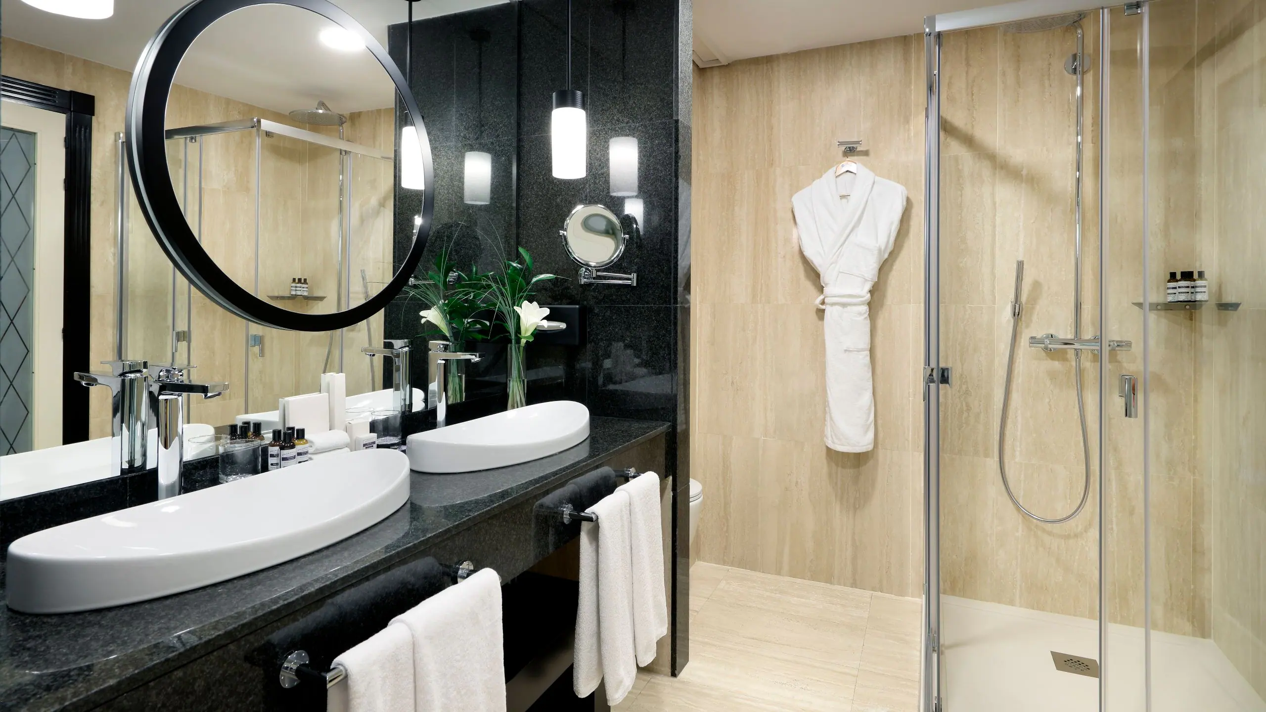Regency Executive Suite with Club Access - Image 5