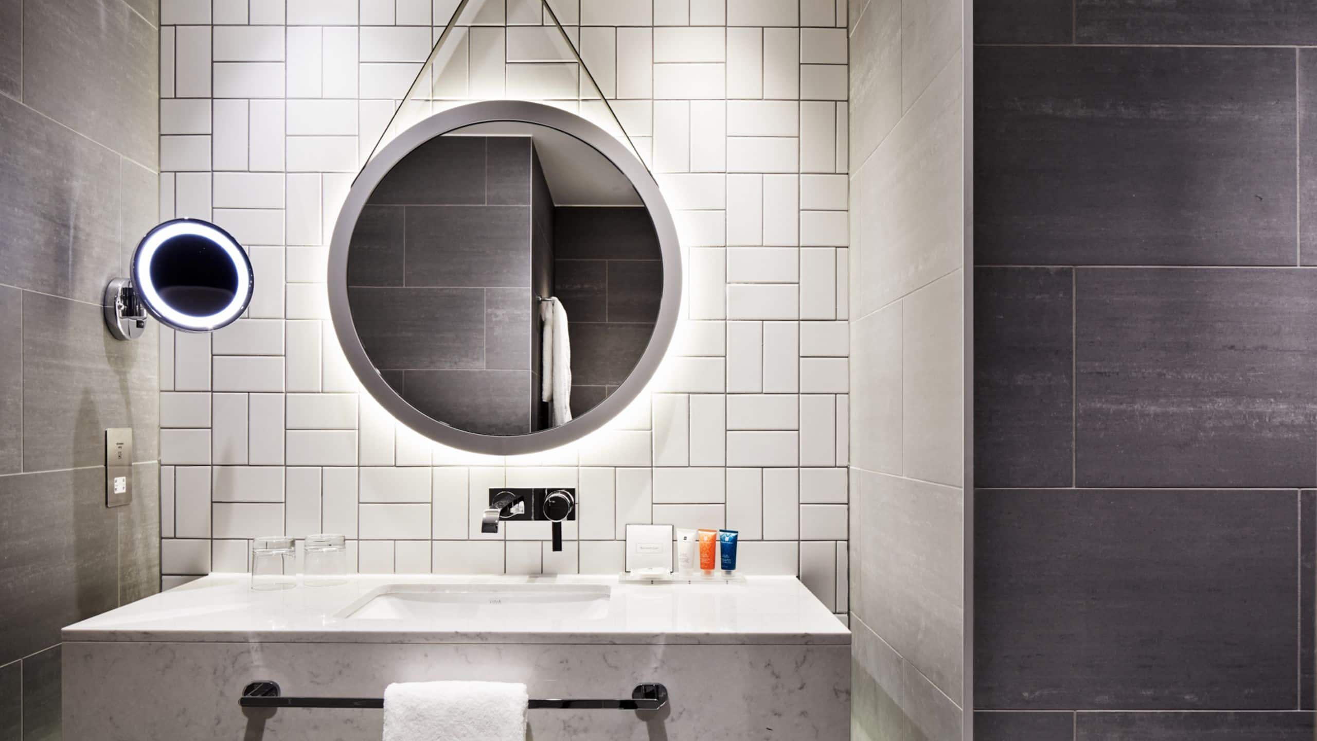 1 King Bed - Image 4