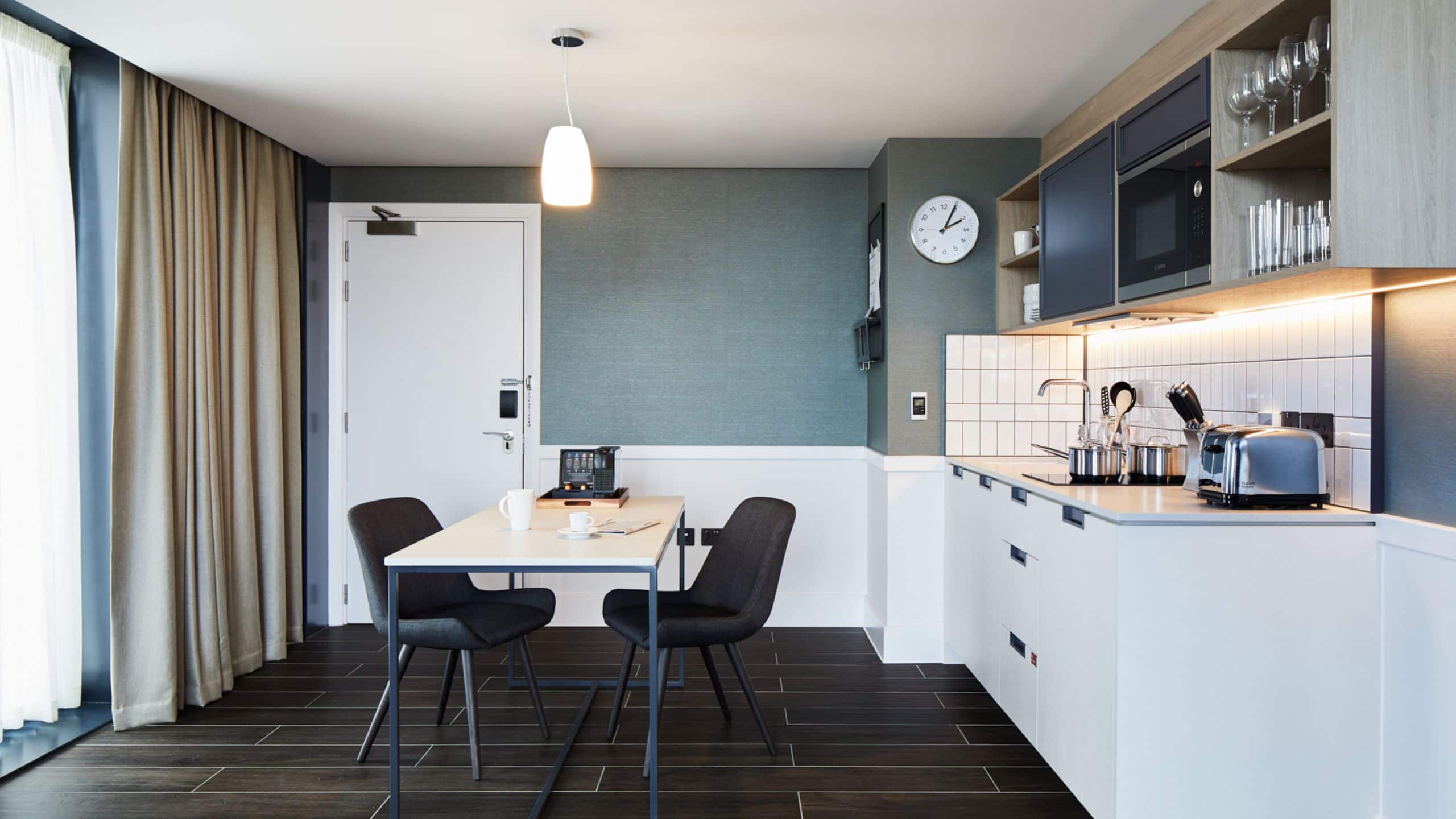 1 Bedroom Suite with Kitchenette - Image 5