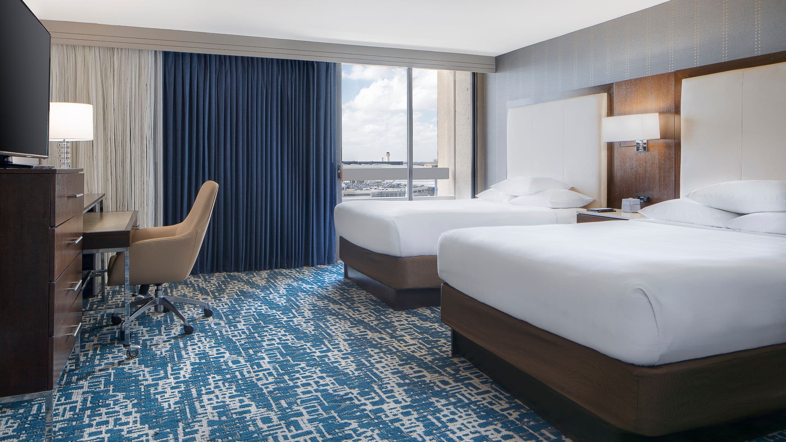 2 Queen Beds Accessible Tub - Image 1