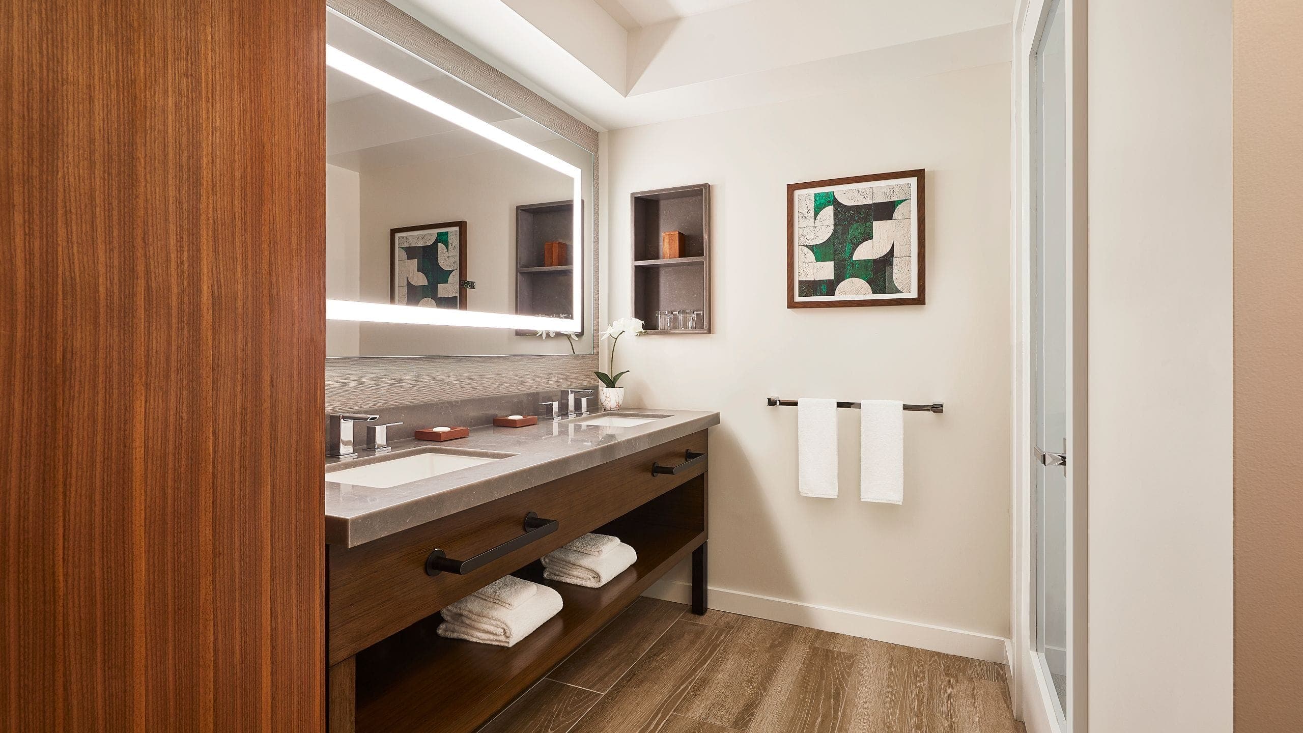 1 King Bed - Image 3