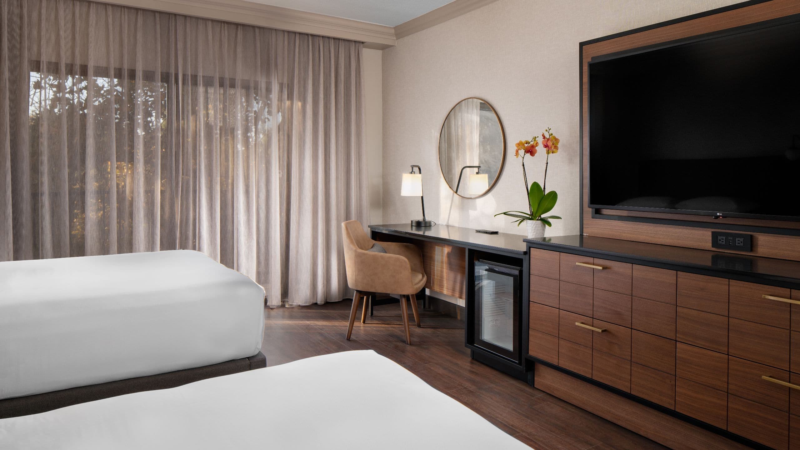 2 Queen Beds Accessible Shower - Image 1