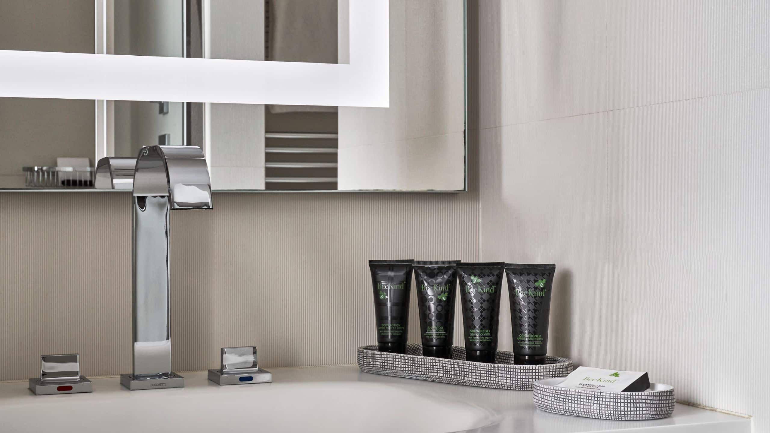 1 King Bed - Image 4