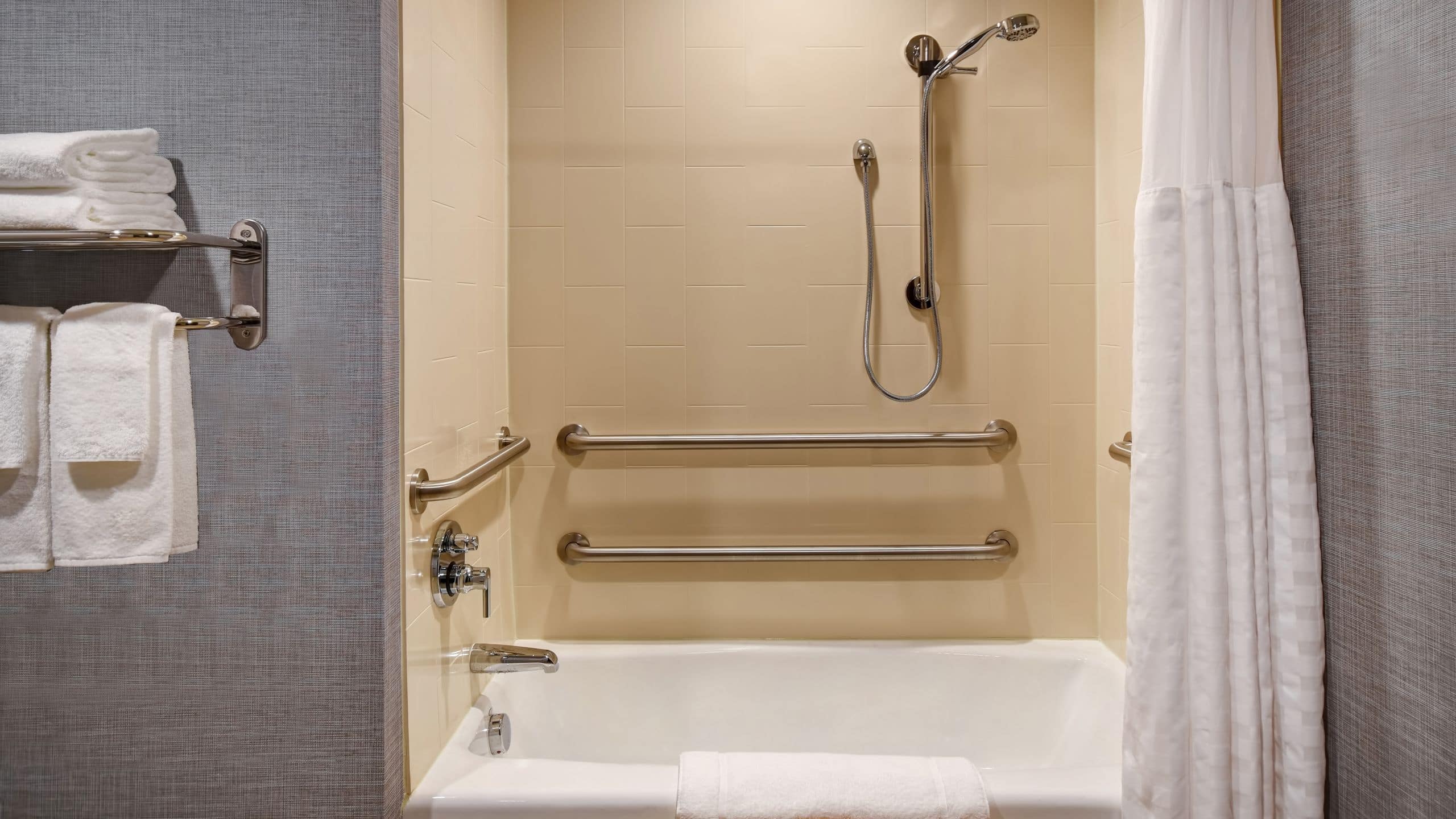 Accessible | King Bed/Tub (Plus Sofa Bed) - Image 6