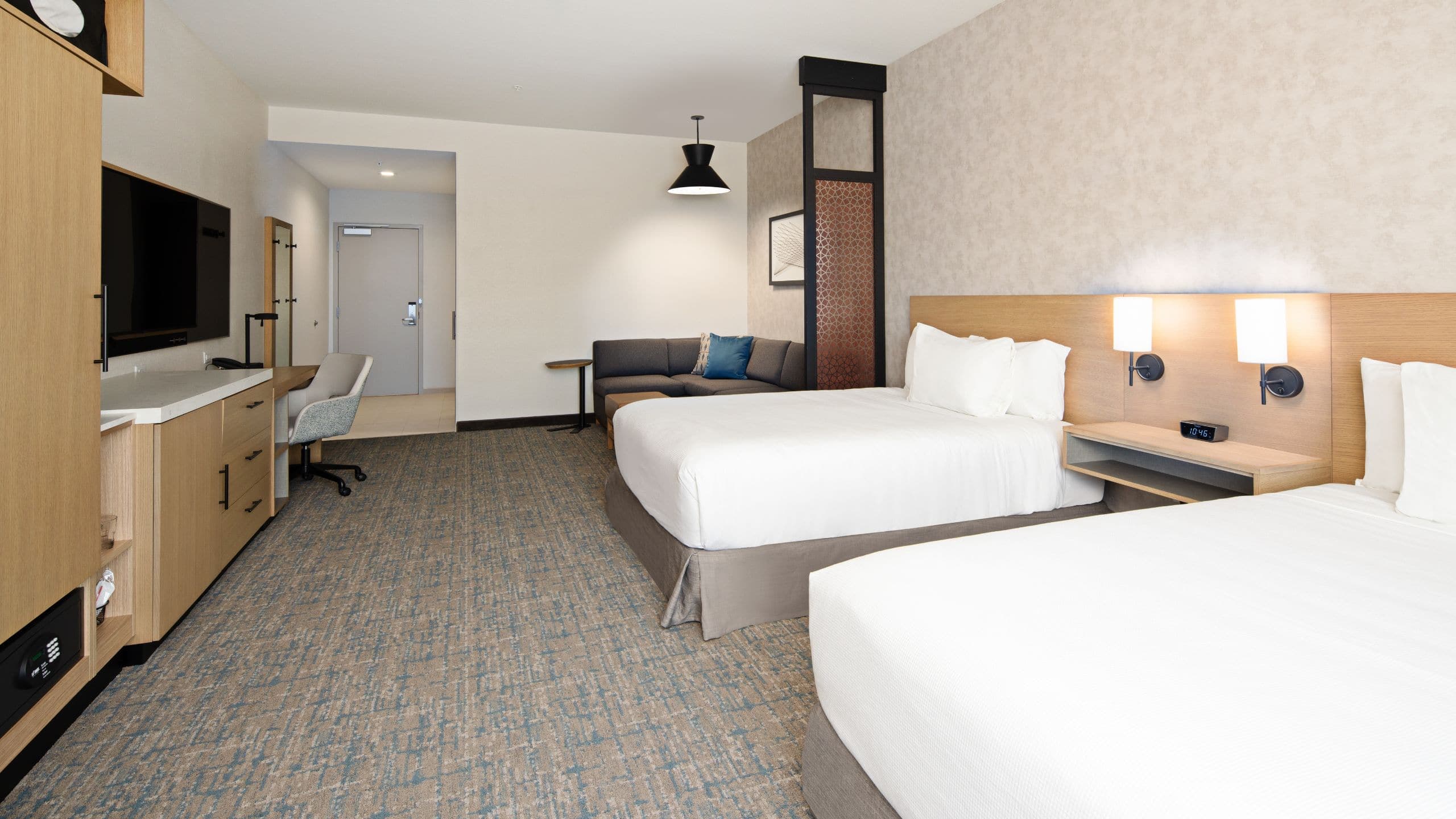 Accessible | Two Queen Beds/Roll-In Shower (Plus Sofa Bed) - Image 5