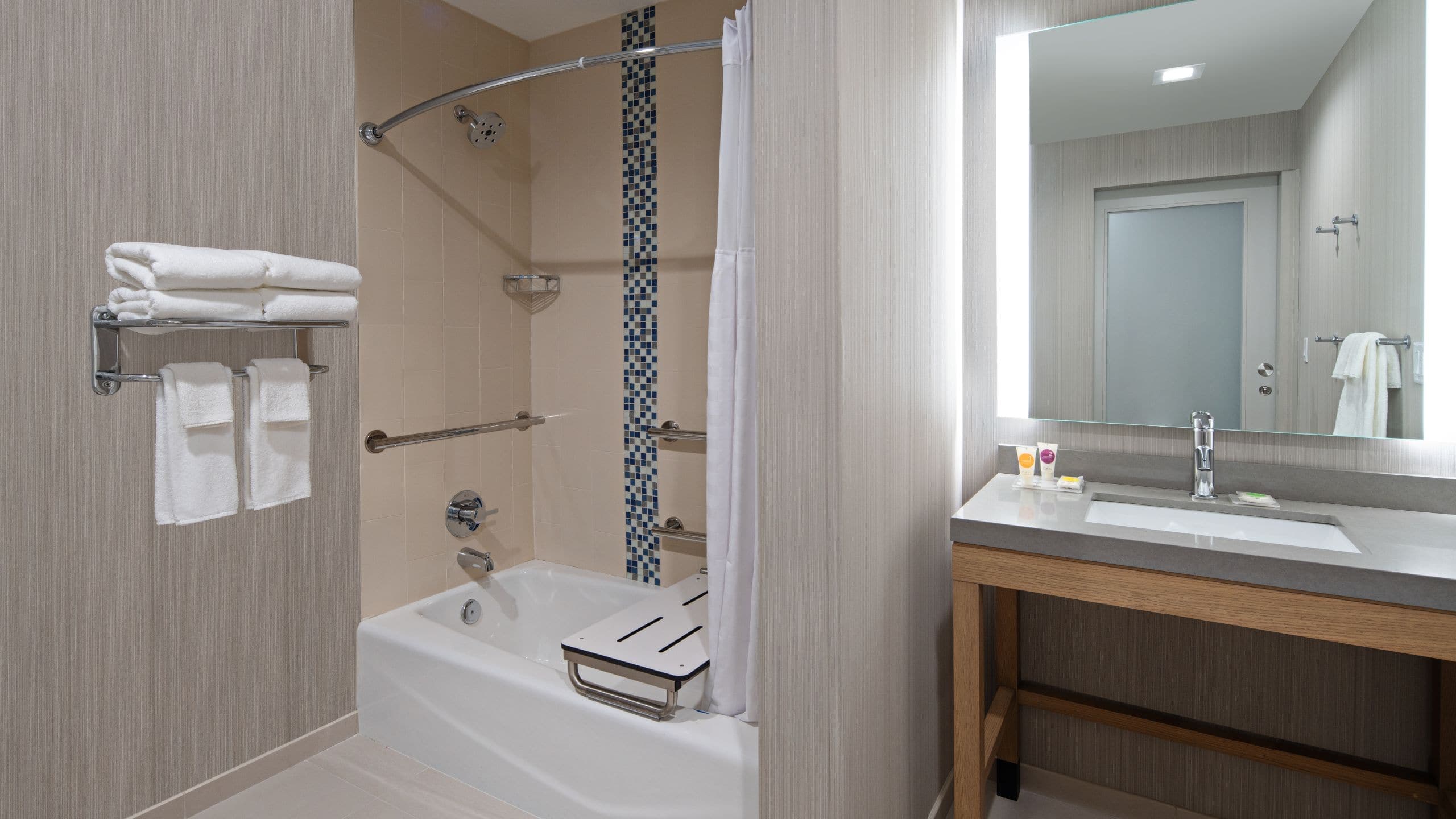 Accessible | King Bed/Tub (Plus Sofa Bed) - Image 5