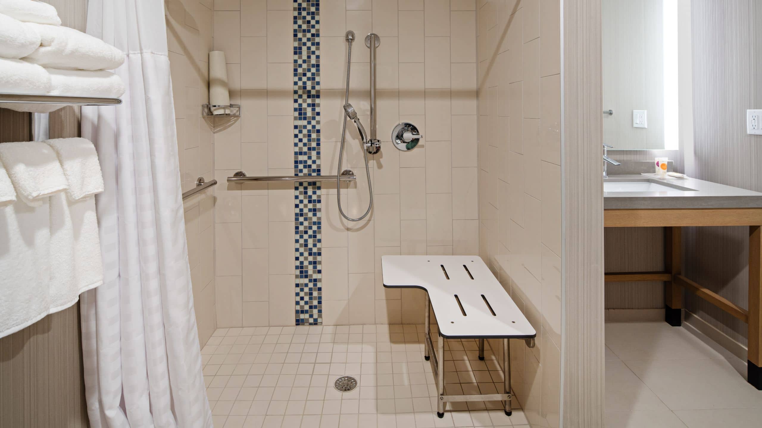 Accessible | Two Queen Beds/Roll-In Shower (Plus Sofa Bed) - Image 2