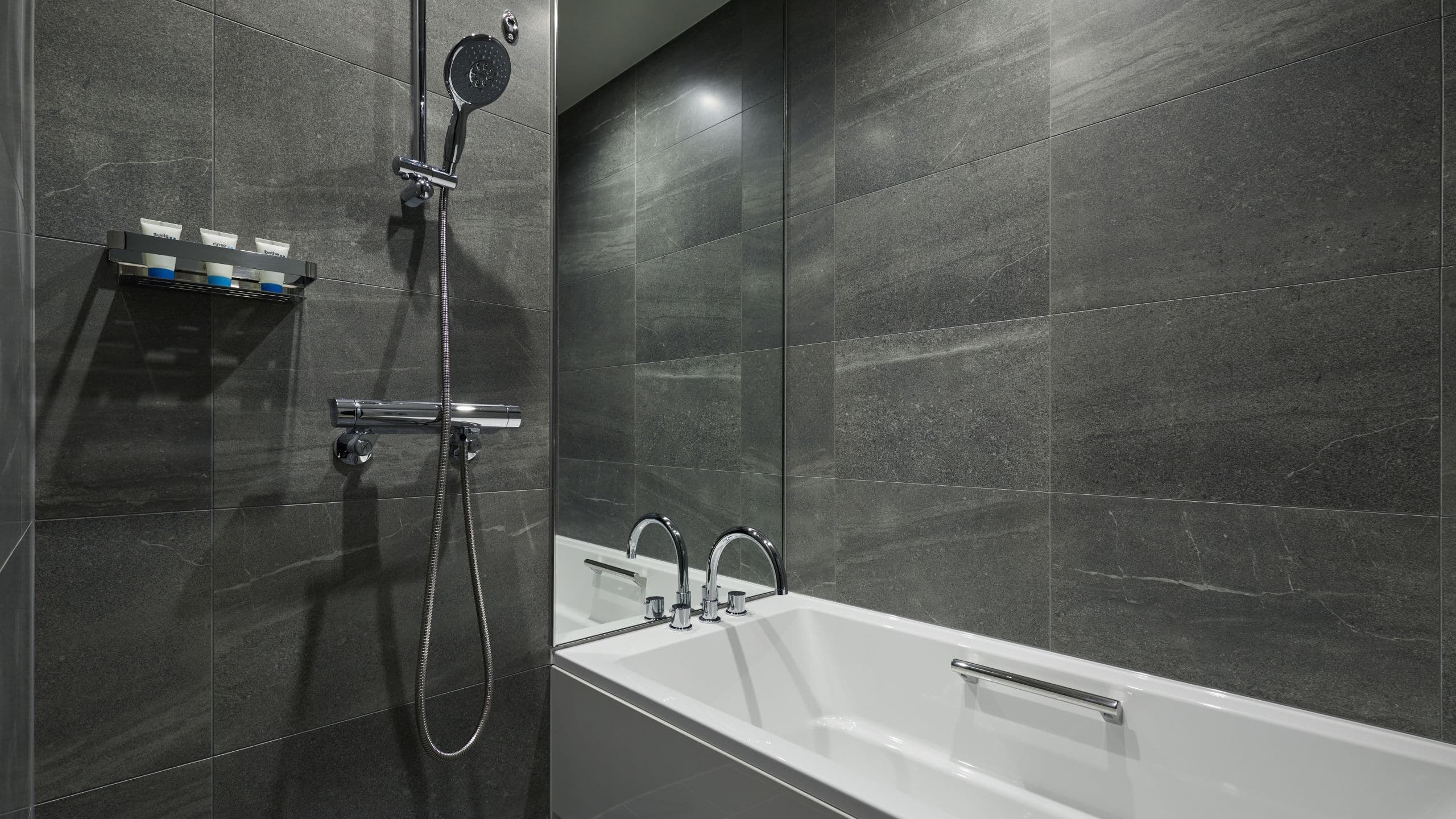 1 King Bed - Image 3