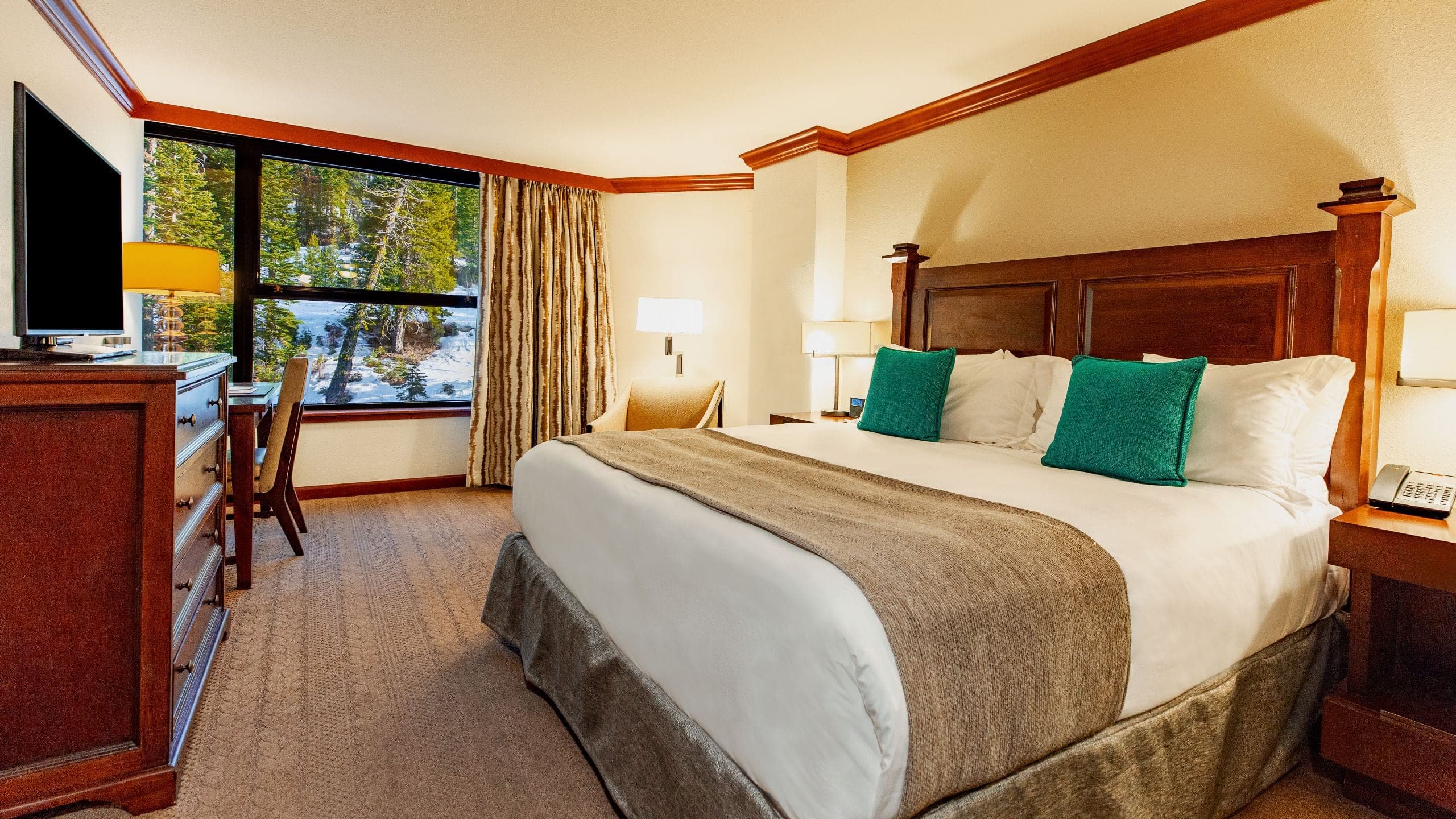 Deluxe King Room Forest View - Image 1