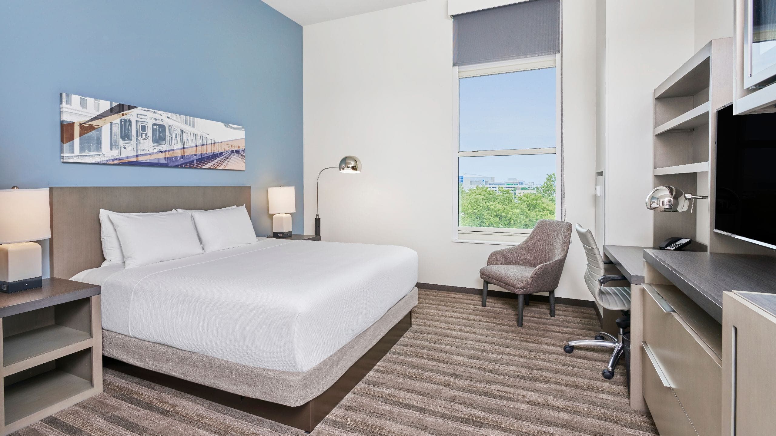 Den Guestroom | King Bed - Image 1