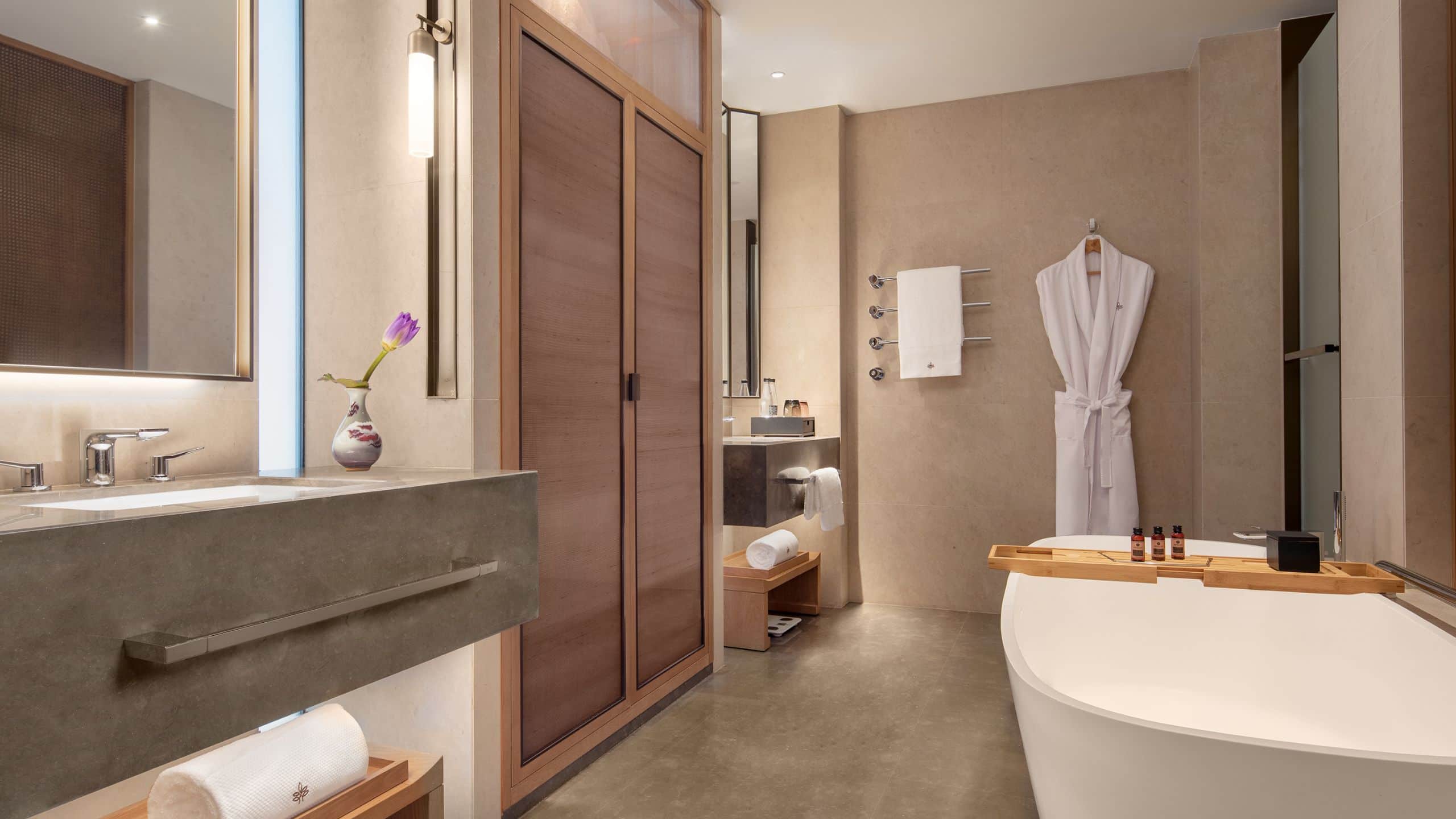 Collection Suite with 1 King Bed - Image 3