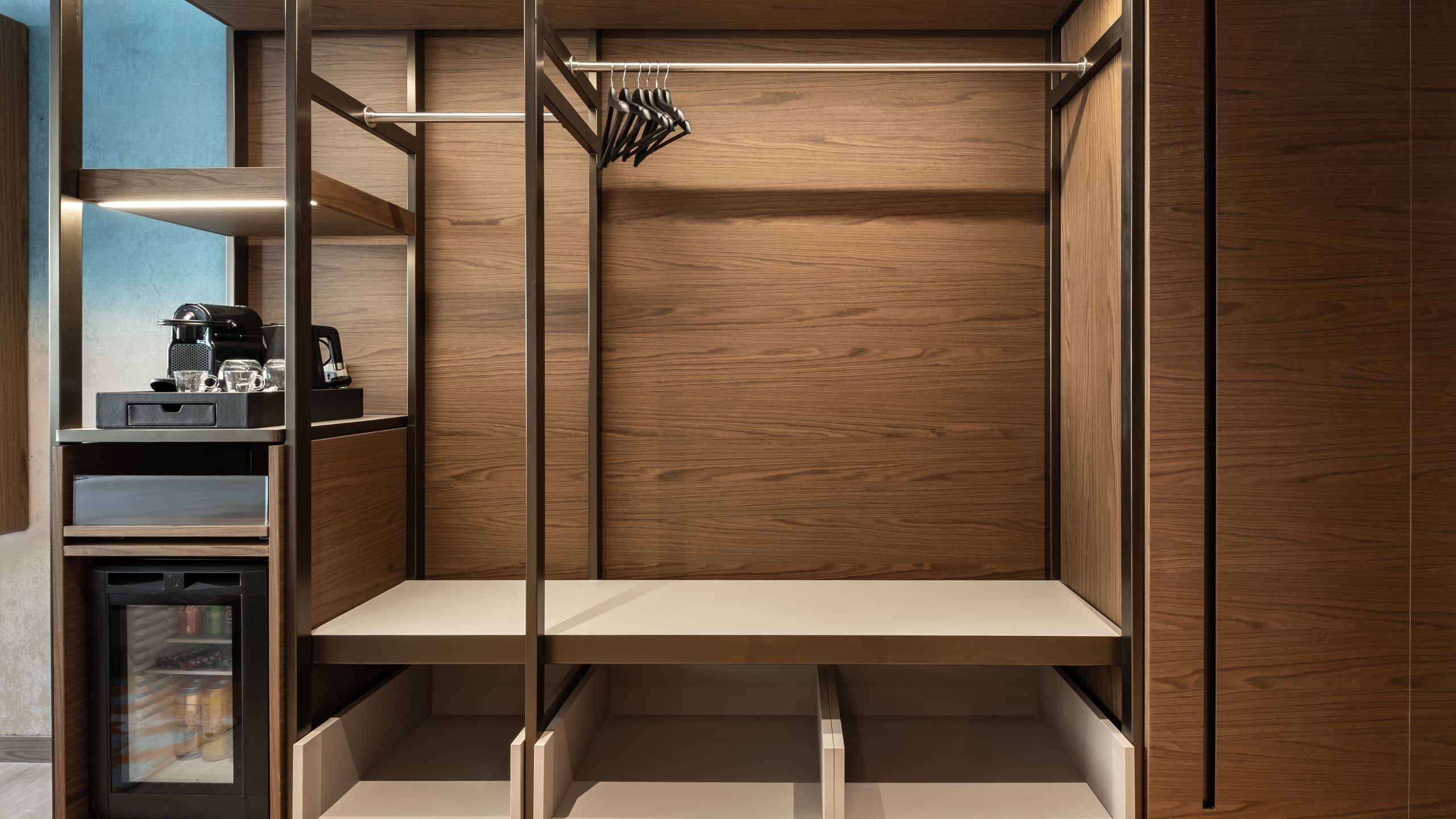 1 King Bed - Image 3