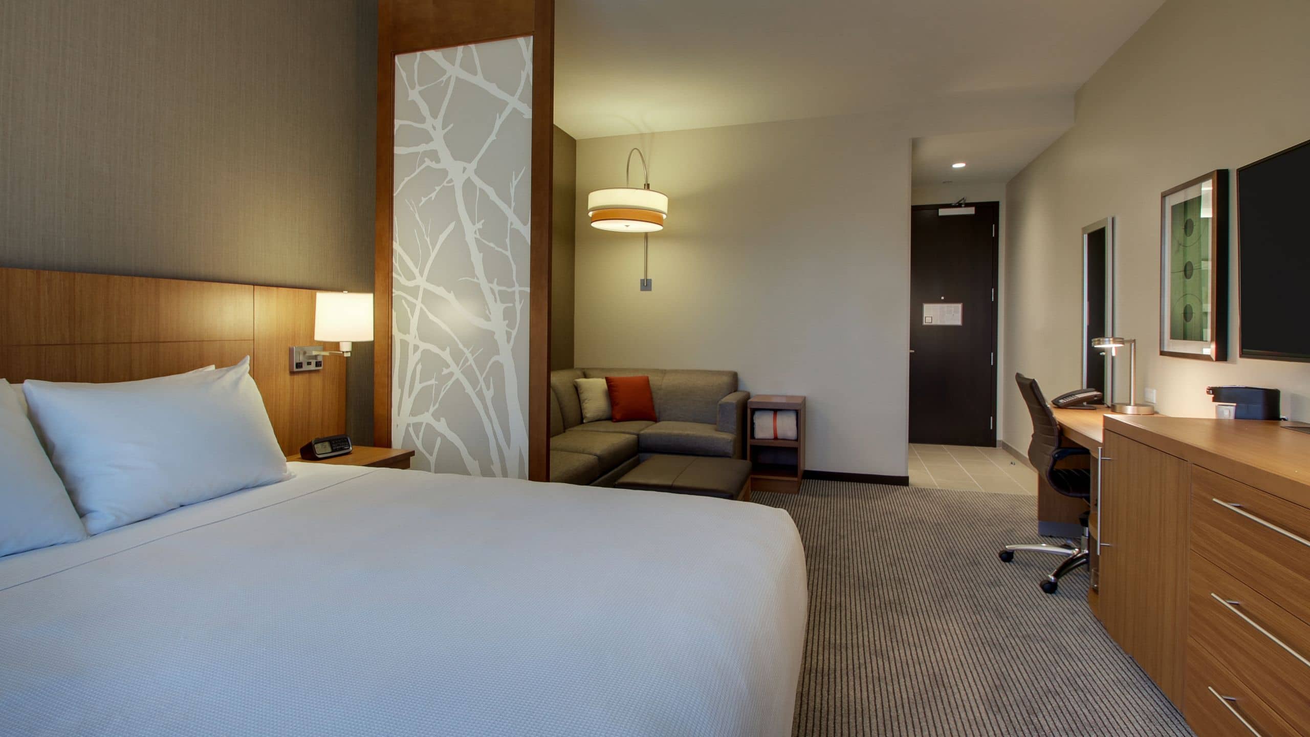 King Bed (plus sofa bed) - Image 4