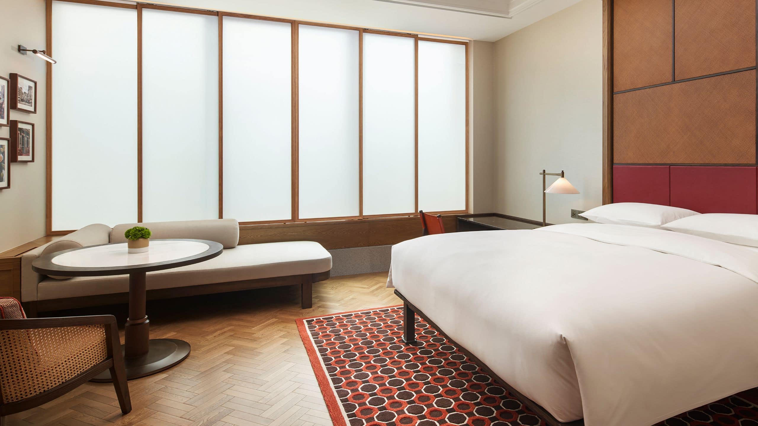 1 King Bed, Deluxe - Image 1