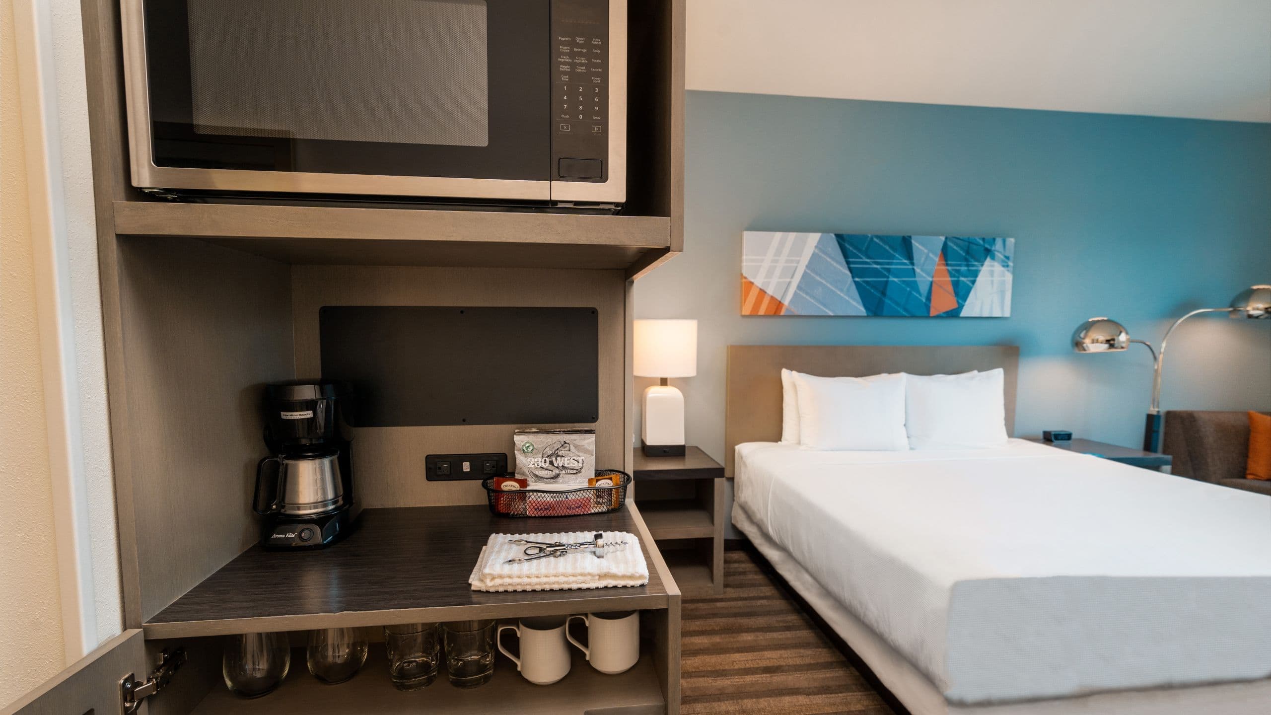 Den | King Bed - Image 3