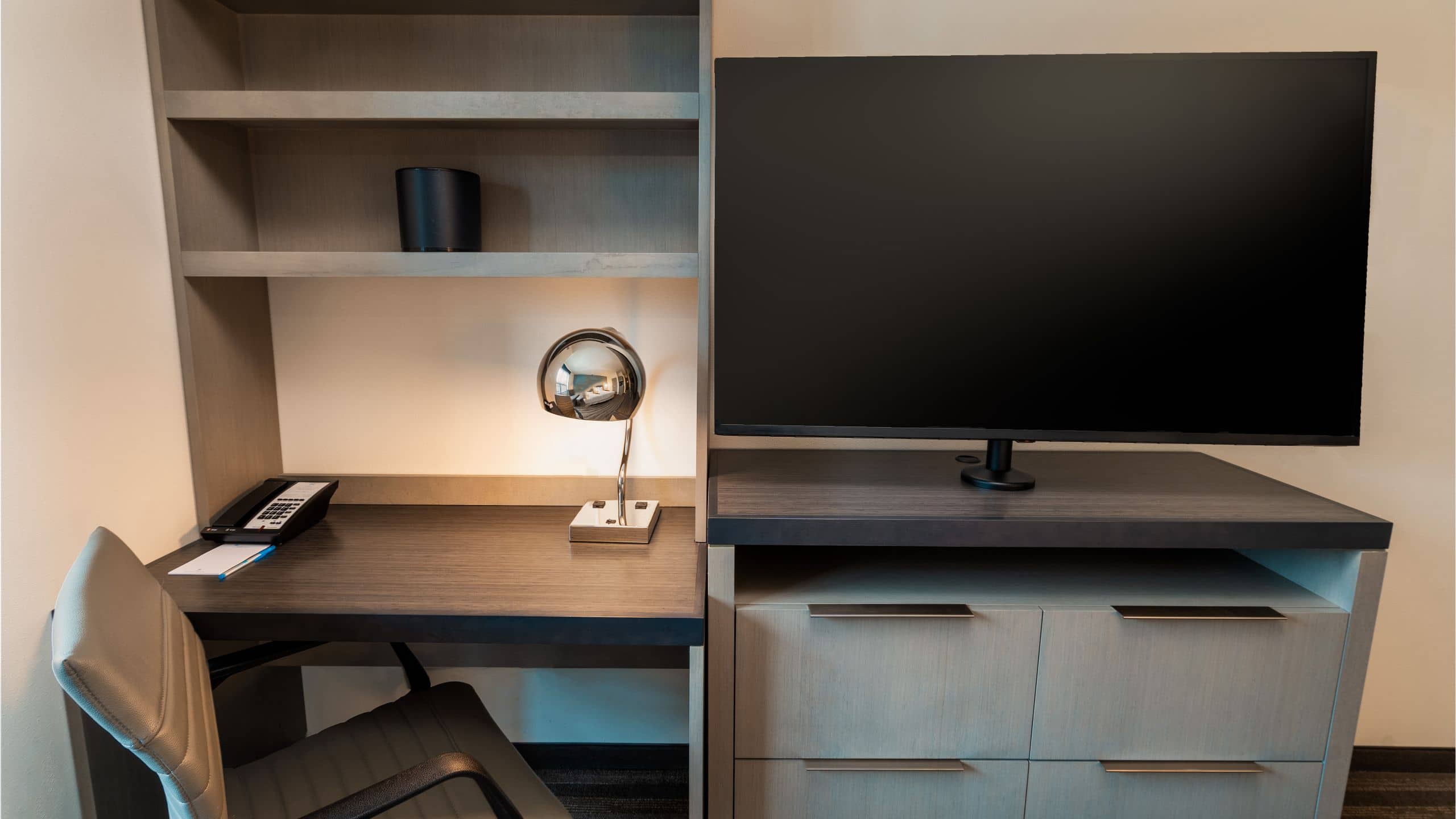 Den | King Bed - Image 4