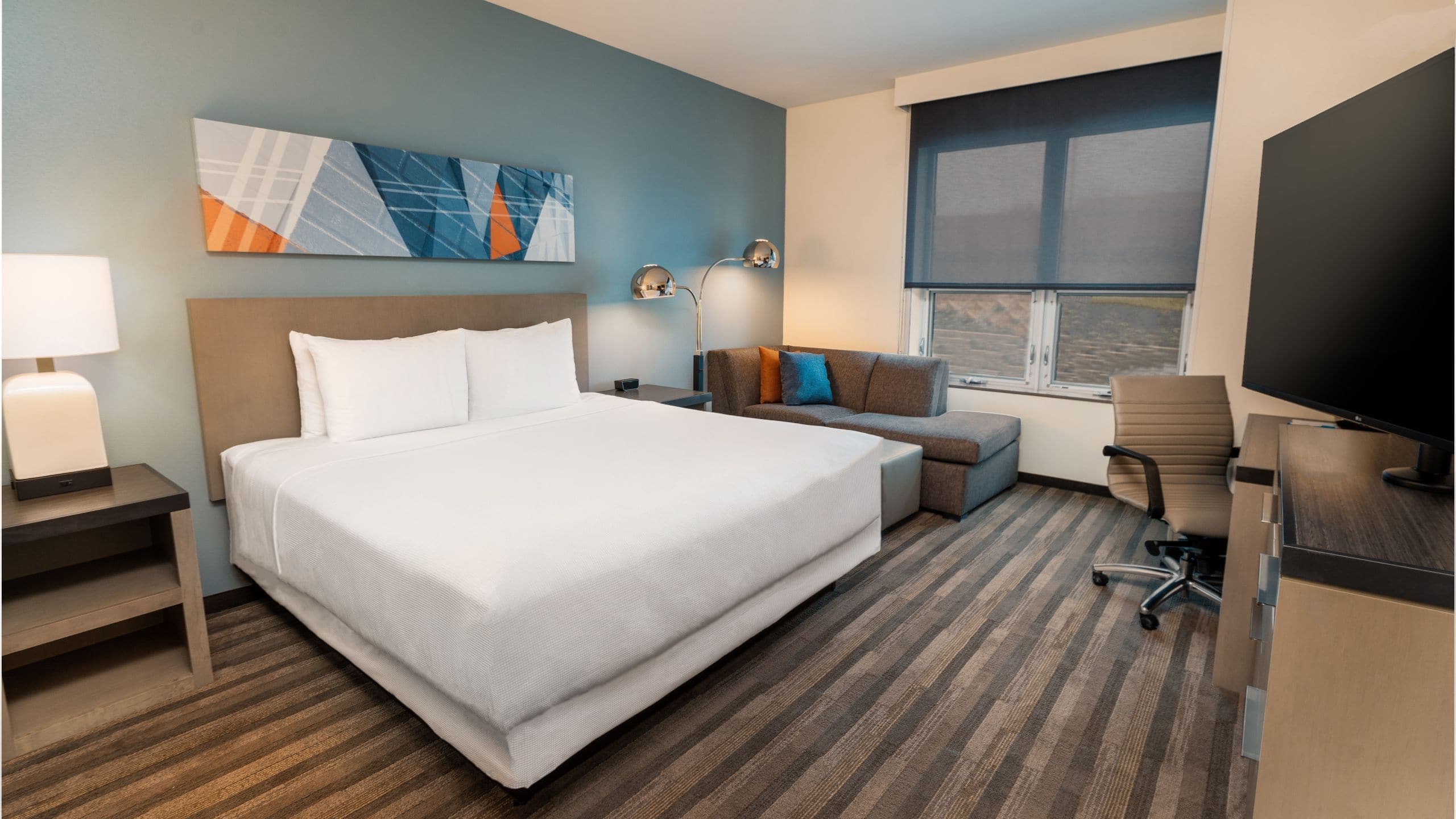 Den | King Bed - Image 1