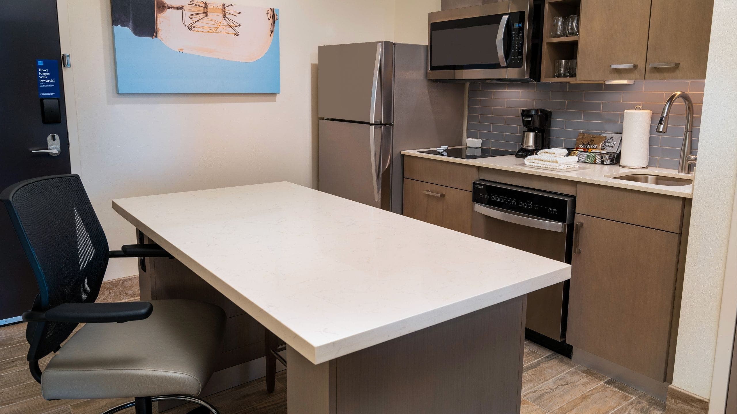 One Bedroom Kitchen Suite | King Bed (plus sofa bed) - Image 2